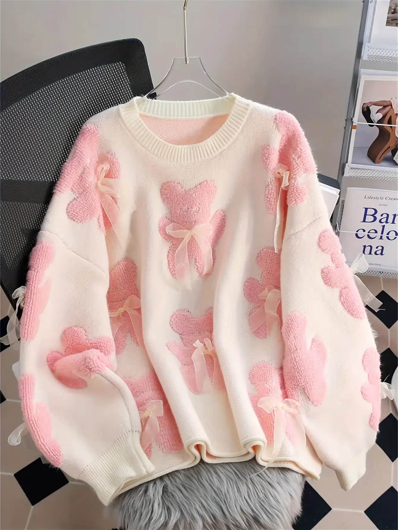 【大人可愛い】ニット セーター レディース クマ ベア リボン 立体 ふわふわ もこもこ プルオーバー トップス 丸首 クルーネック 長袖 ゆったり オーバーサイズ ビッグシルエット 体型カバー 二の腕カバー 着痩せ 韓国ファッション ガーリー 地雷系 量産型 カジュアル