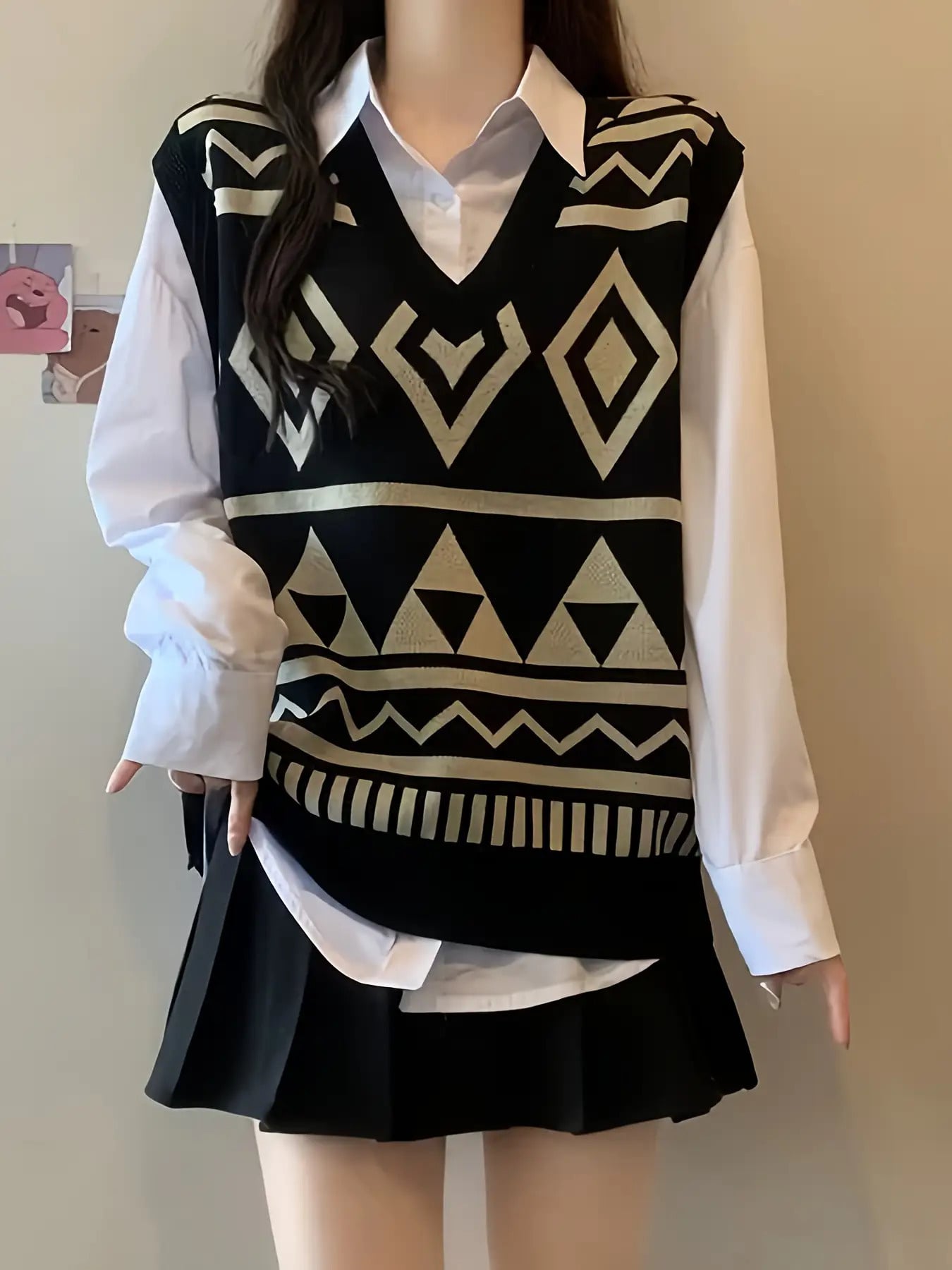 【レトロ可愛い】 ニットベスト レディース Vネック ベスト アーガイル風 幾何学 総柄 ダイヤ柄 トップス ノースリーブ 重ね着 レイヤード ゆったり ビッグシルエット 体型カバー 着痩せ 春 秋 冬 オフィス 通勤 カジュアル きれいめ 大人可愛い 20代 30代 40代｜Yokos
