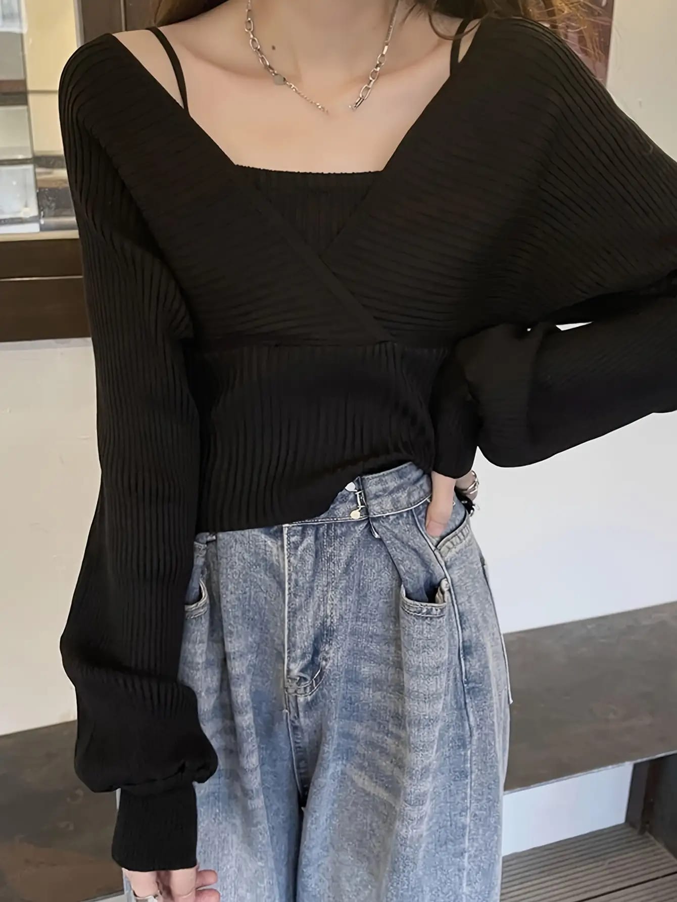 【カシュクール】 ニット トップス レディース レイヤード風 重ね着風 リブニット セーター カットソー Vネック スクエアネック 長袖 短丈 クロップド丈 無地 きれいめ 大人可愛い フェミニン オフィス 通勤 通学 体型カバー 着痩せ 細見え 華奢見え 二の腕カバー