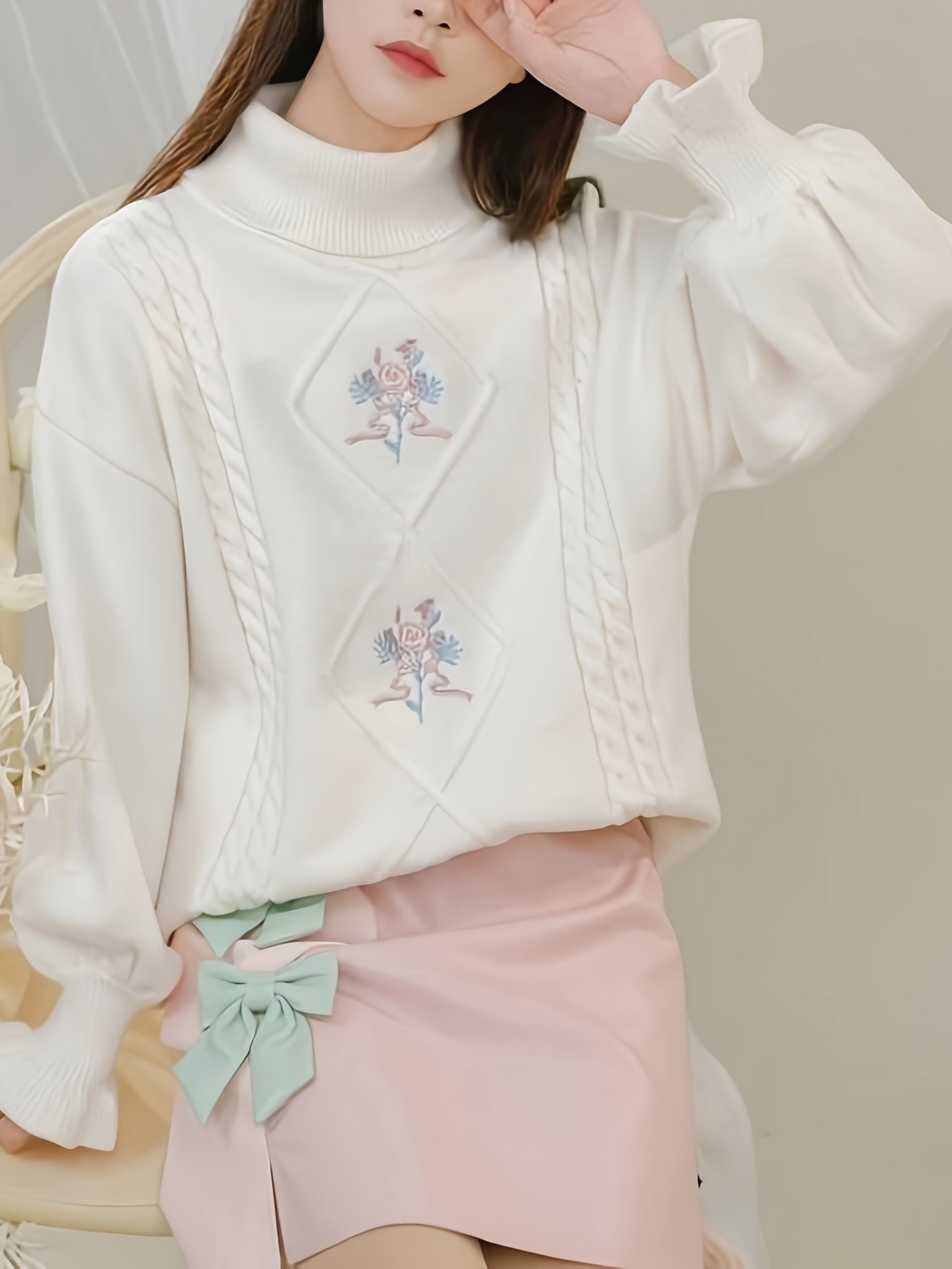 【レトロ可愛い】ニット セーター レディース ハイネック タートルネック モックネック 花柄 刺繍 刺しゅう ケーブル編み ボリューム袖 ぽわん袖 長袖 厚手 暖かい ゆったり 体型カバー 着痩せ 二の腕カバー 大人可愛い フェミニン ガーリー きれいめ デート お出かけ