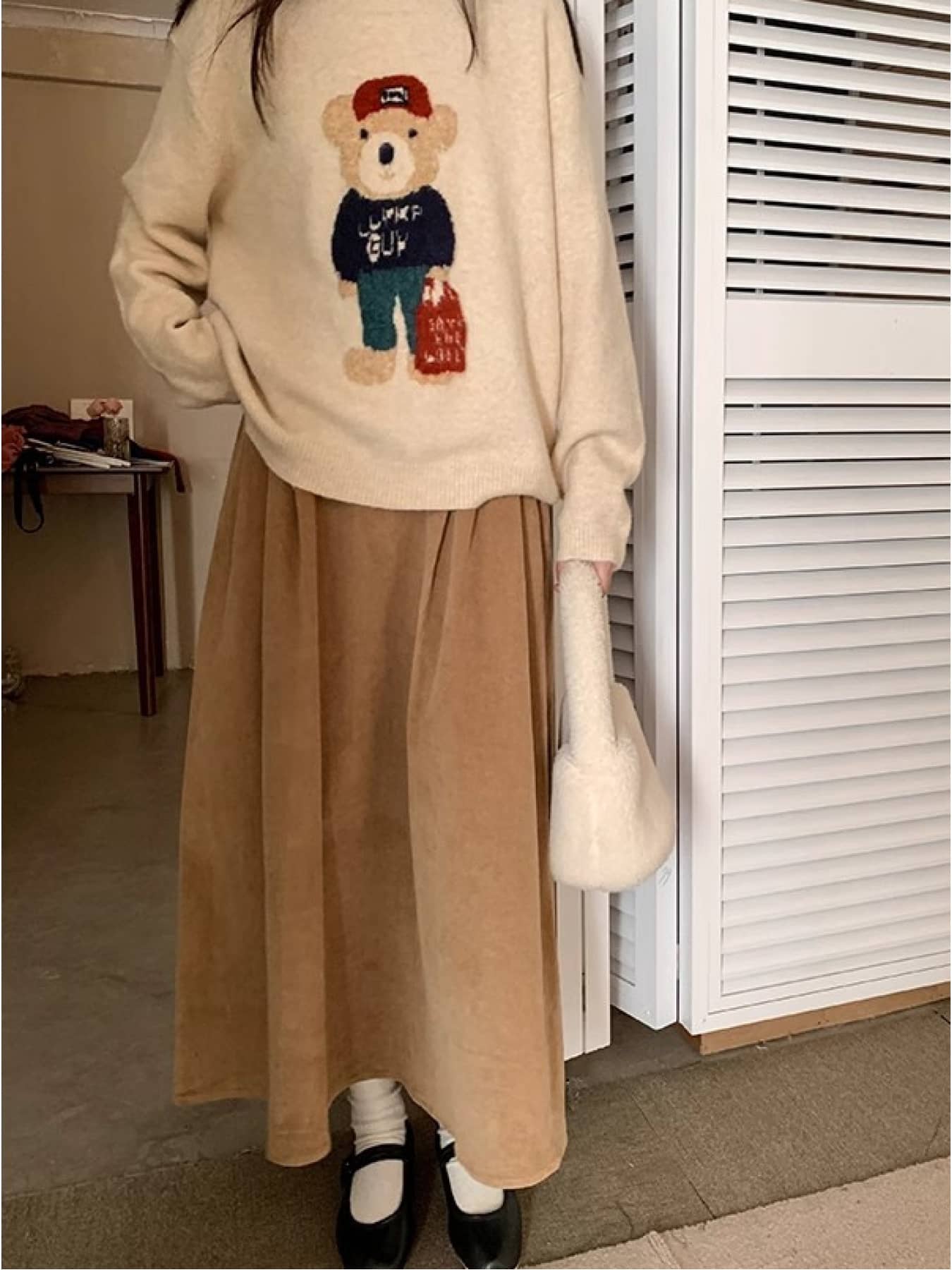 【大人可愛い】 ニット セーター レディース クマ 刺繍 くま 熊 トップス クルーネック 丸首 長袖 ゆったり オーバーサイズ 大きいサイズ 厚手 暖かい 防寒 秋 冬 秋冬 体型カバー 着痩せ 二の腕カバー 細見え カジュアル レトロ アニマル 韓国ファッション 通勤 通学