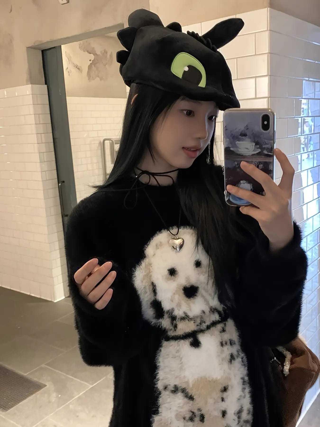 【犬柄デザイン】 ニット レディース セーター 犬 アニマル シャギー もこもこ トップス 長袖 クルーネック 丸首 オーバーサイズ ビッグシルエット プルオーバー ゆったり 暖かい 防寒 秋冬 黒 ブラック 体型カバー 着痩せ 大人可愛い 韓国 ファッション 個性的 派手