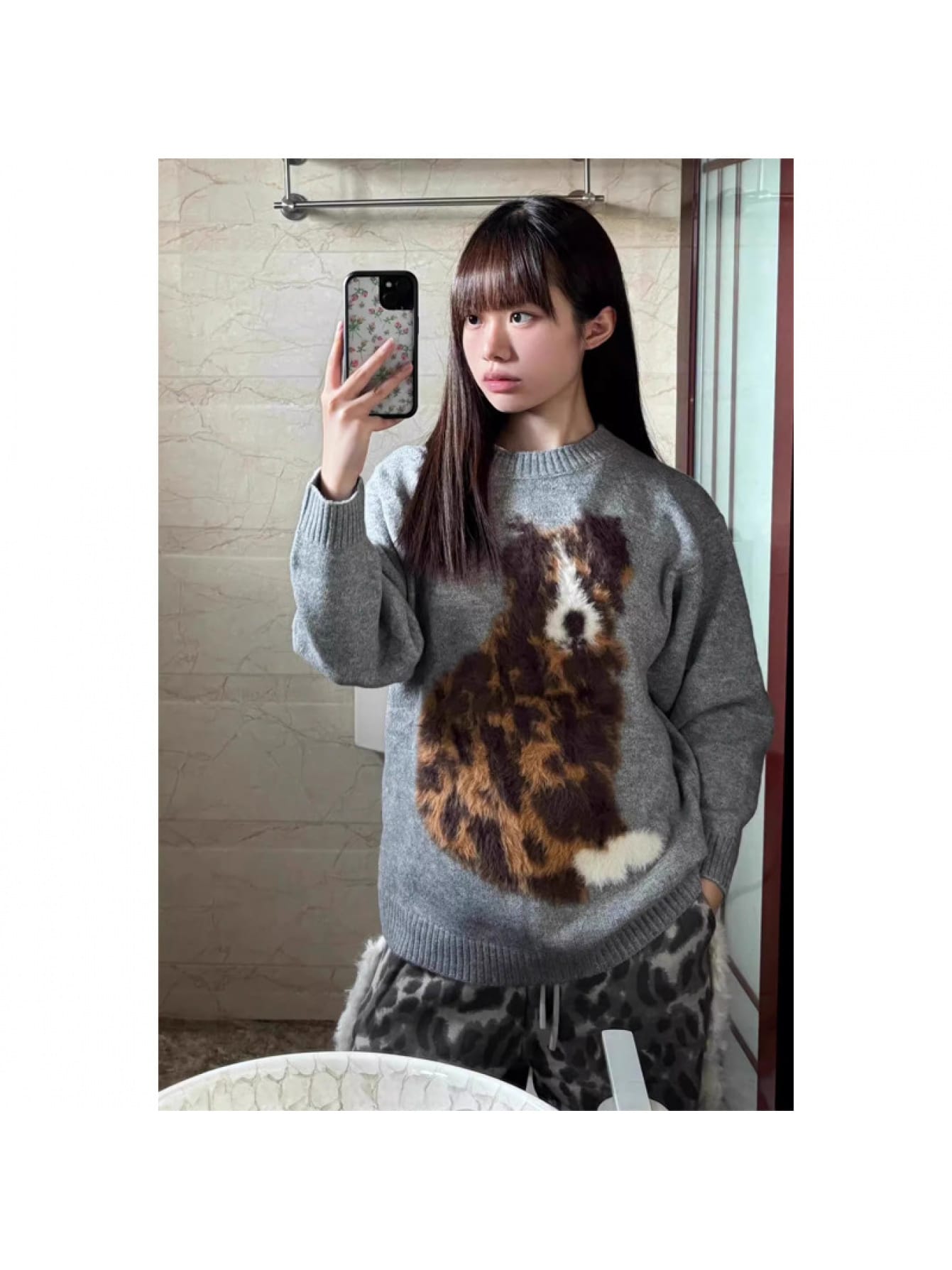 【アニマルプリント】ニット セーター レディース 犬 ドッグ トップス プルオーバー 長袖 オーバーサイズ ビッグシルエット ゆったり クルーネック 丸首 厚手 シャギー モヘア風 ふわふわ 暖かい 防寒 ゆるめ カジュアル ストリート 韓国風 体型カバー 着痩せ 華奢見え