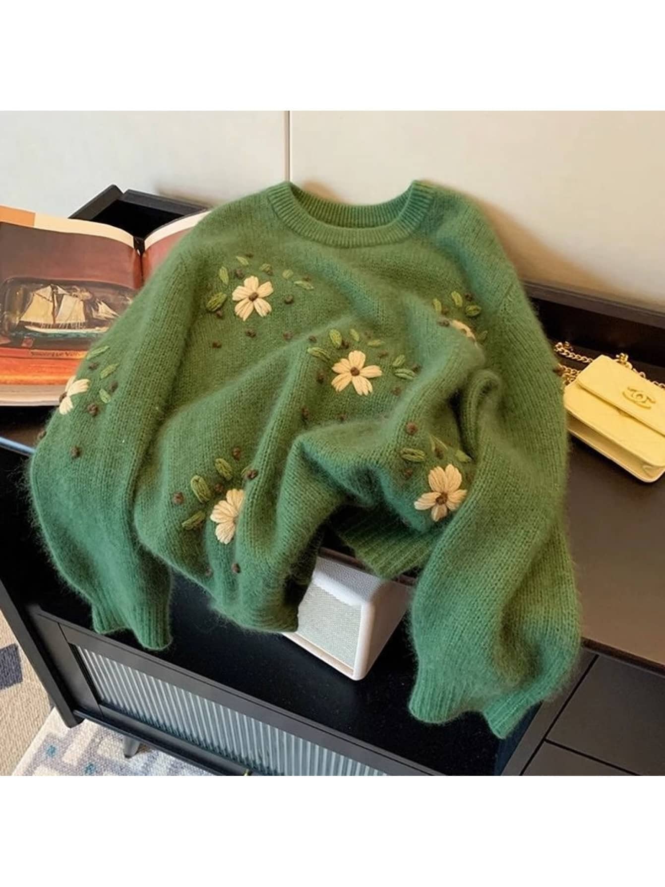 【レトロ花刺繍】セーター ニット レディース トップス プルオーバー 花柄 刺繍 フラワー クルーネック 丸首 長袖 ボリューム袖 ぽわん袖 ゆるニット ざっくり もちもち ふわふわ シャギータッチ 厚手 体型カバー ゆったり 楽ちん 着痩せ 大人可愛い カジュアル｜Yokos