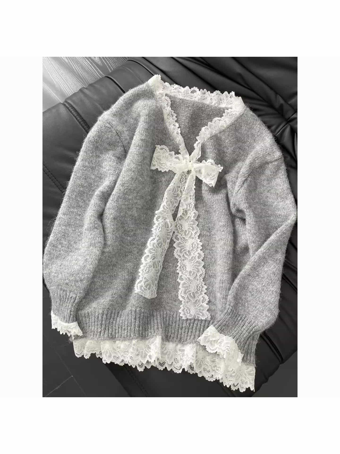 【リボン×レース】ニット セーター レディース トップス Vネック 切り替え リボン付き ゆるふわ 長袖 ざっくり 厚手 暖かい シャギー風 大人可愛い フェミニン ガーリー 地雷系 量産型 ゆったり オーバーサイズ 体型カバー 着痩せ 華奢見え 清楚 秋 冬 秋冬 デート