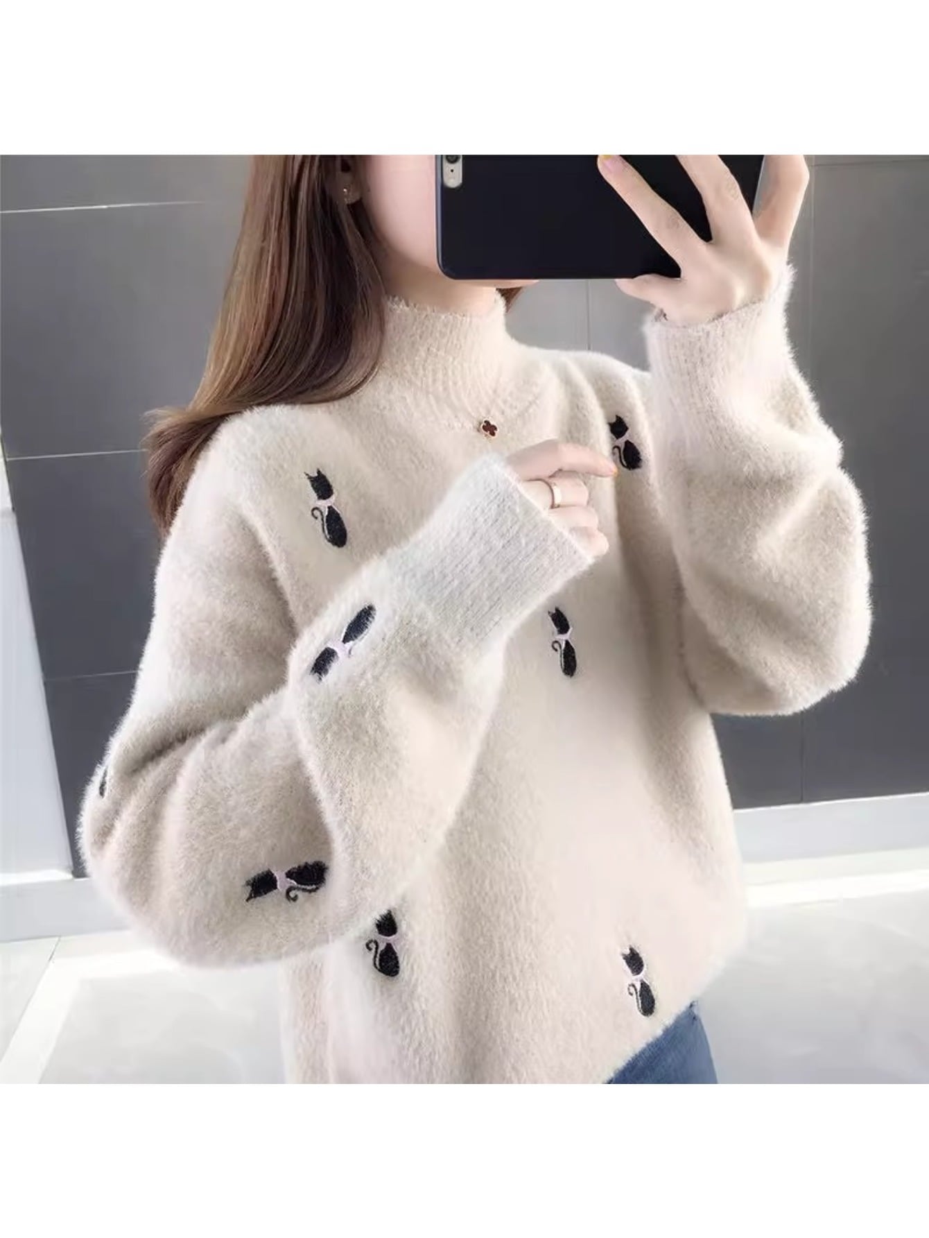 【猫柄刺繍】ニット セーター レディース トップス シャギーニット プルオーバー モックネック ハイネック ボトルネック 長袖 ボリューム袖 ぽわん袖 ミンクタッチ ファー風 もこもこ 体型カバー ゆったり 大きいサイズ ビッグシルエット 着痩せ 暖かい 防寒