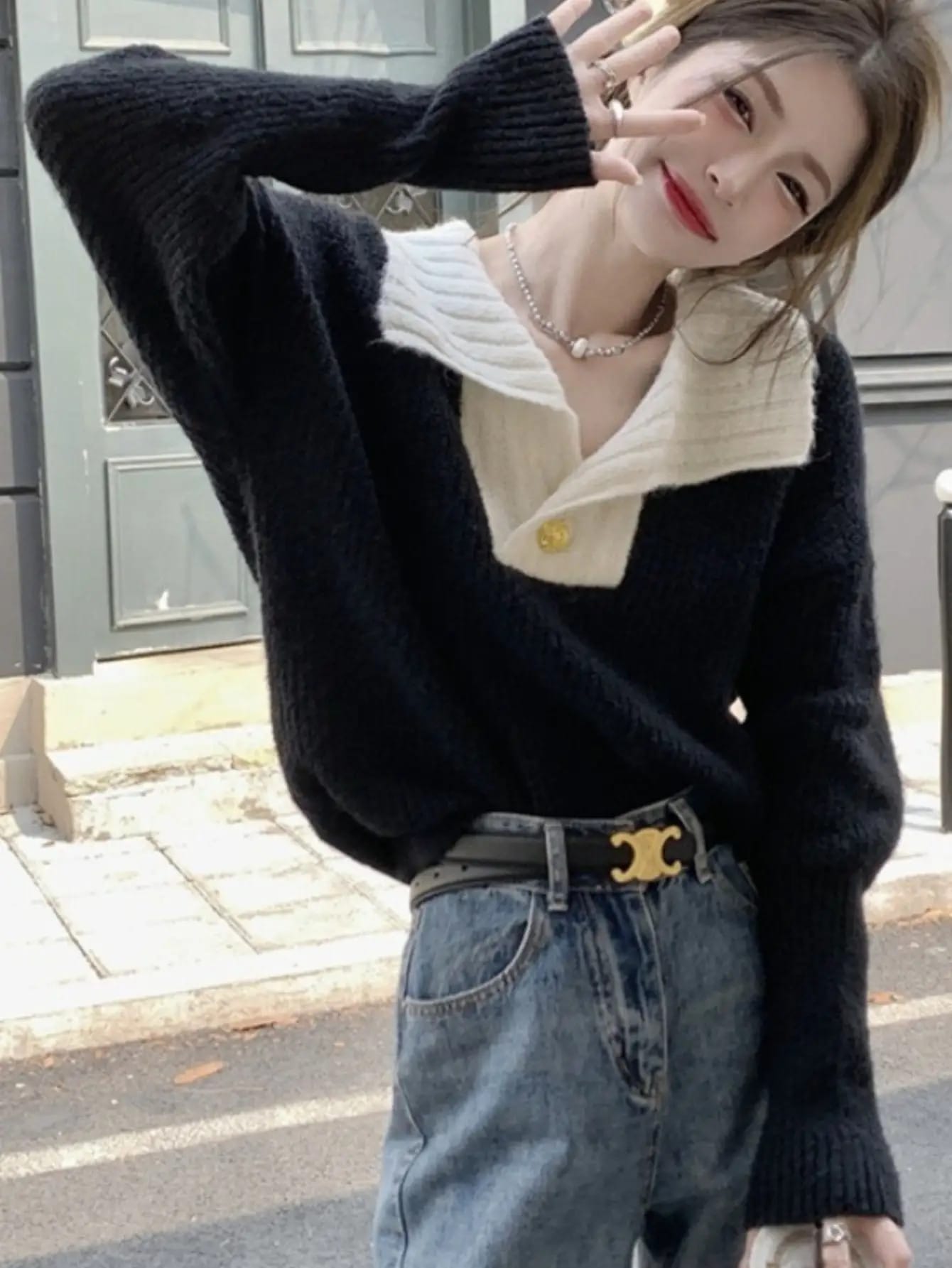 【襟付きニット】 ニット レディース セーター スキッパー 配色 バイカラー オーバーサイズ ビッグシルエット トップス プルオーバー 長袖 ゆるニット 金ボタン ポロ襟 襟付き 体型カバー 着痩せ 細見え 小顔効果 華奢見え 二の腕カバー オフィス 通勤 ママコーデ