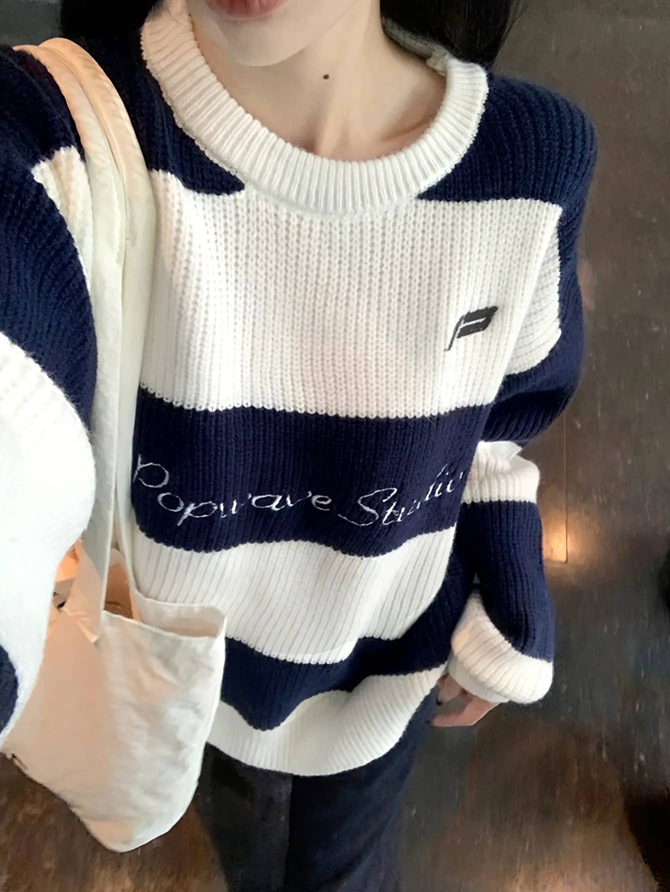 【ヴィンテージ風】 ボーダー ニット セーター レディース トップス プルオーバー クルーネック 丸首 長袖 刺繍 ロゴ 英字 配色 バイカラー オーバーサイズ ビッグシルエット ゆったり 体型カバー 着痩せ 華奢見え カジュアル アメカジ ストリート 韓国風 レトロ｜Yokos