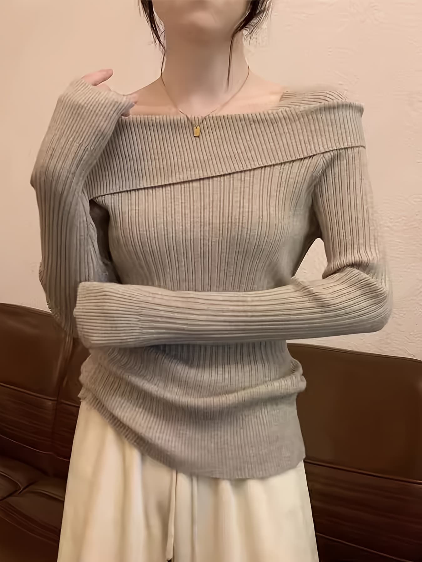 【デコルテ美人】オフショルダー ニット レディース セーター トップス 長袖 リブニット ボートネック 肩出し アシンメトリー 折り返し プルオーバー タイト スリム 伸縮性 ストレッチ 華奢見え 着痩せ 細見え 大人可愛い きれいめ フェミニン オフィス 通勤 デート 春