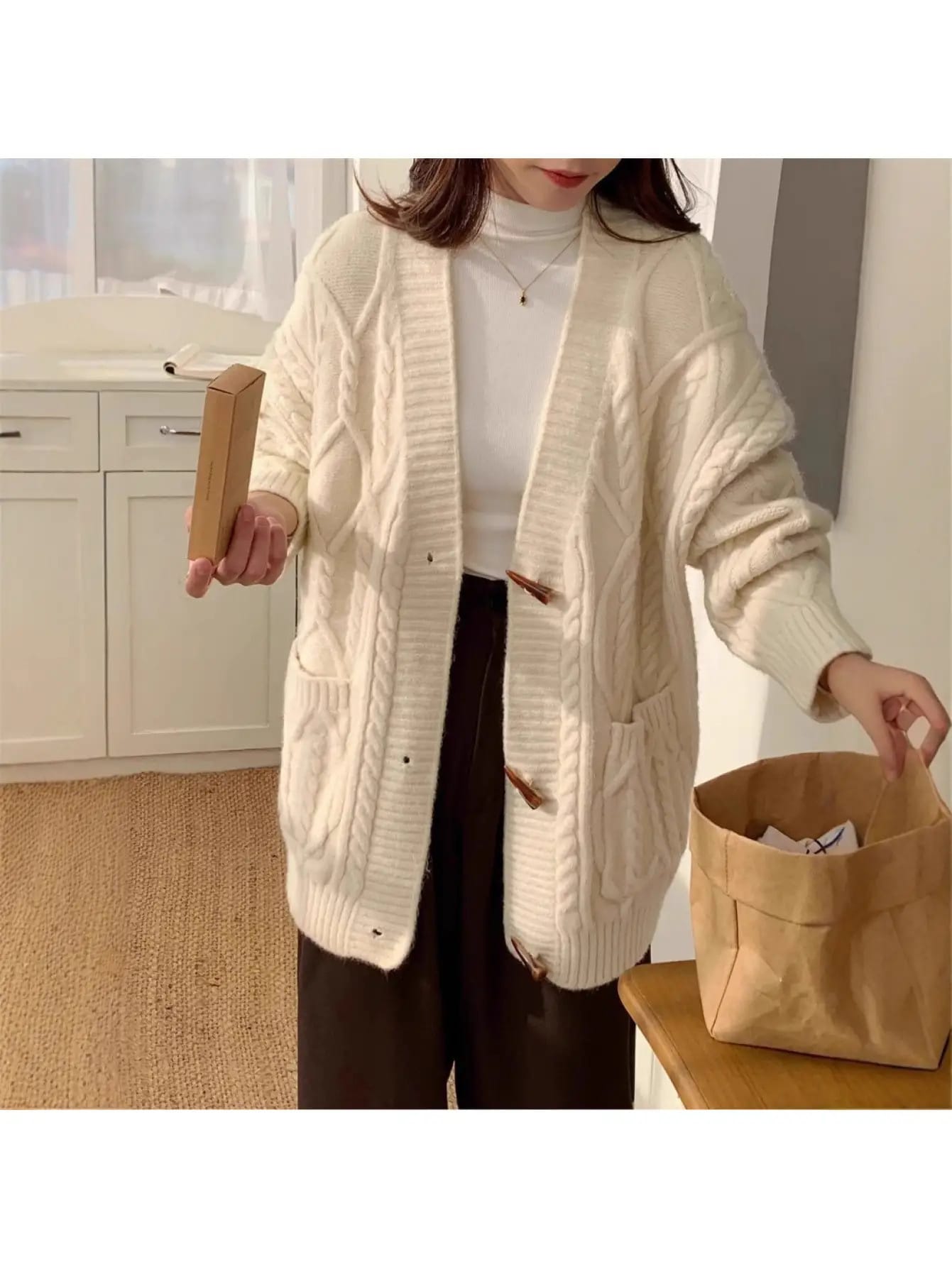 【ダッフル風】 カーディガン レディース ニット ケーブル編み ケーブルニット 羽織り 厚手 トップス セーター Vネック トグルボタン オーバーサイズ ビッグシルエット ゆったり 体型カバー 二の腕カバー 着痩せ 暖かい 防寒 秋 冬 秋冬 カジュアル きれいめ レトロ