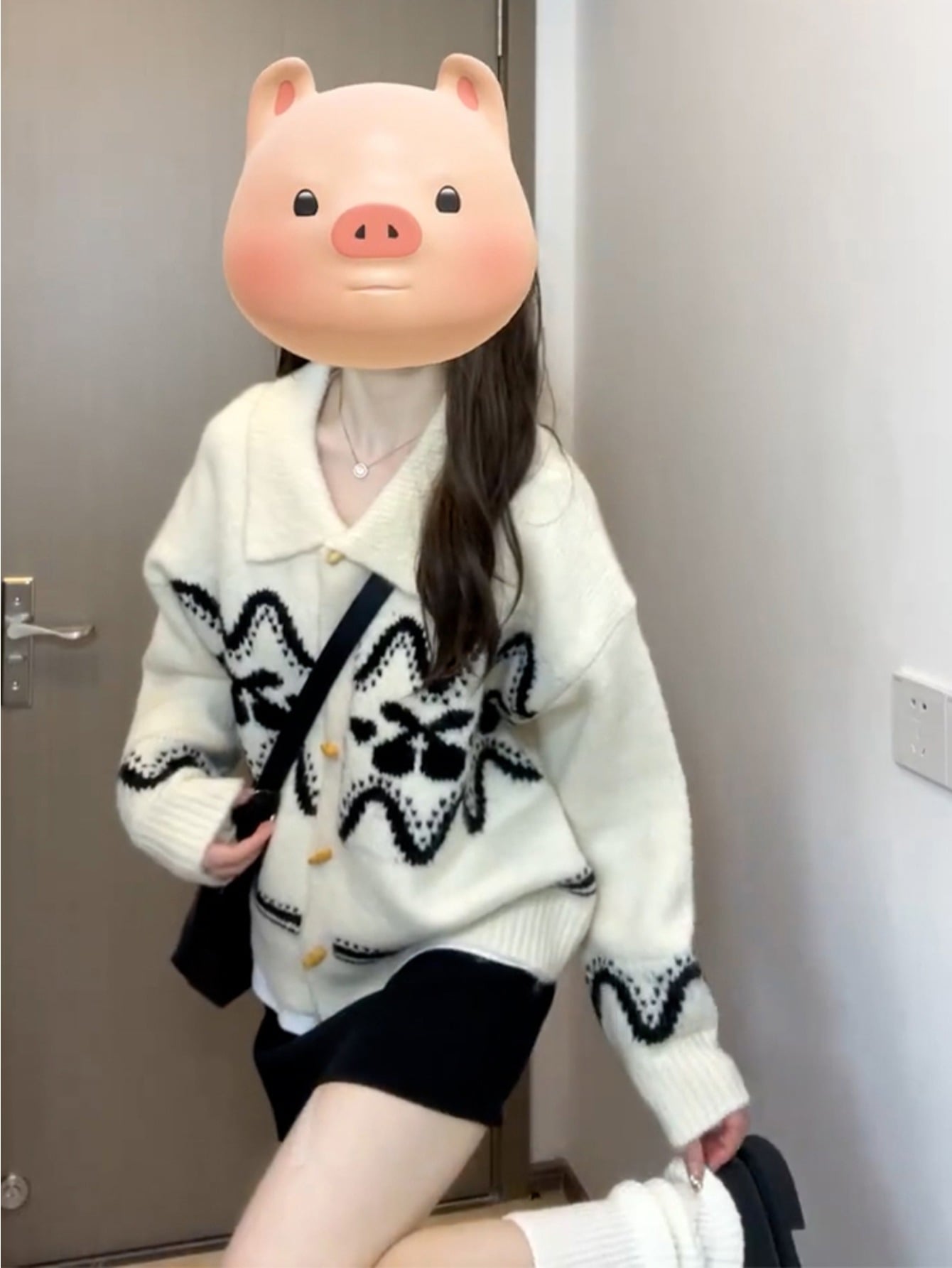 【レトロ可愛い】 ニットカーディガン セーター 襟付き 羽織り ジャガード チェリー さくらんぼ 刺繍風 トグルボタン 前開き 厚手 オーバーサイズ ゆったり 体型カバー 着痩せ 暖かい 防寒 秋冬 冬服 韓国ファッション カジュアル 通勤 通学 長袖 20代 30代 40代 白