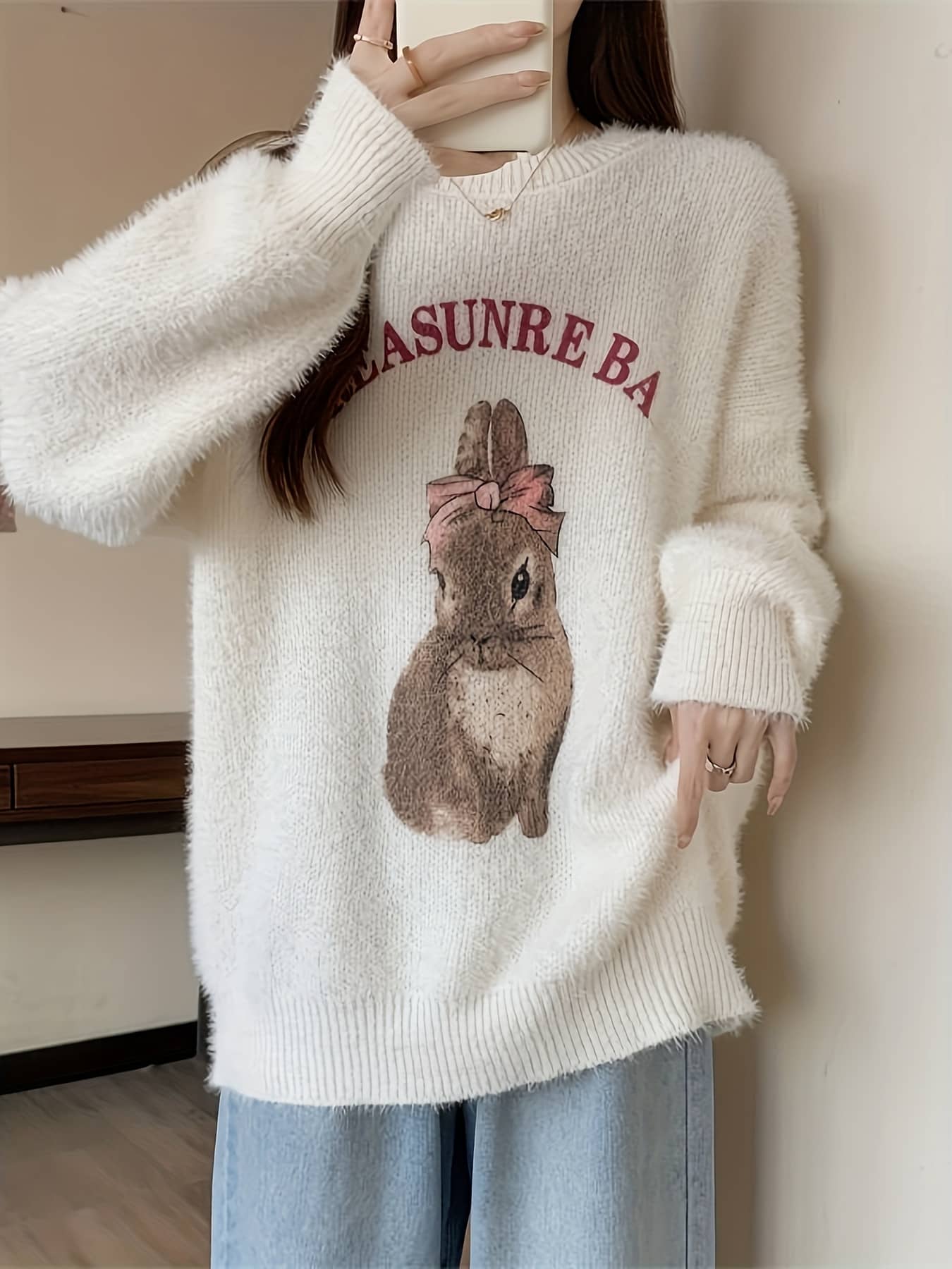 【ミンクタッチ】 ニット セーター レディース トップス プルオーバー シャギー 長袖 クルーネック 丸首 うさぎ ウサギ アニマル プリント ロゴ オーバーサイズ ビッグシルエット ゆったり 楽ちん 体型カバー 着痩せ 二の腕カバー ふわふわ もこもこ 柔らかい