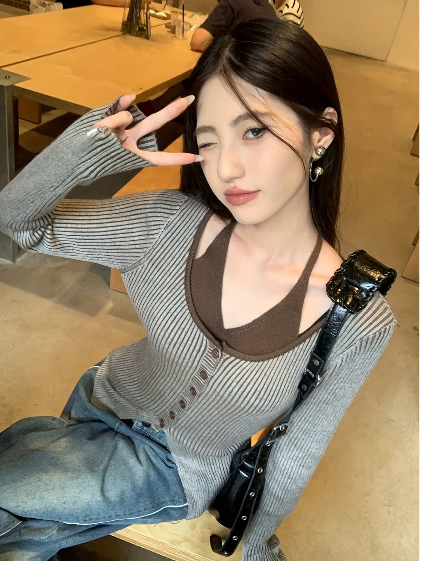【25%OFFクーポンあり】【重ね着風】ニット レディース トップス 長袖 リブニット セーター フェイクレイヤード ホルターネック タイト 細身 着痩せ 美ライン 縦ライン 伸縮性 カーデ 前開き 韓国風 きれいめ カジュアル オフィス 通勤 デート 春 秋 冬 モカ ベージュ