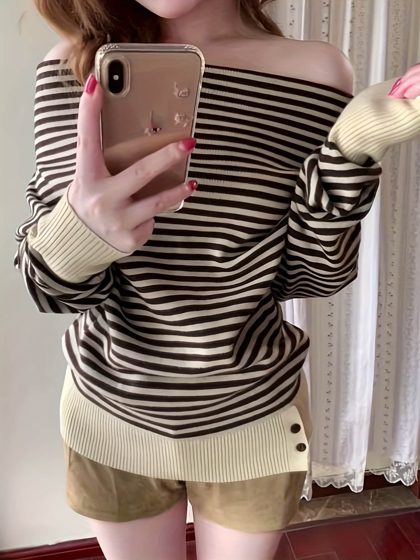 【大人可愛い】オフショルダー ニット セーター レディース ボーダー トップス 長袖 秋冬 韓国ファッション 肩出し オフショル ワンショル ニットソー プルオーバー 体型カバー 着痩せ 華奢見え 裾ボタン 配色 リブ 伸縮性 ゆったり きれいめ 通勤 オフィス デート