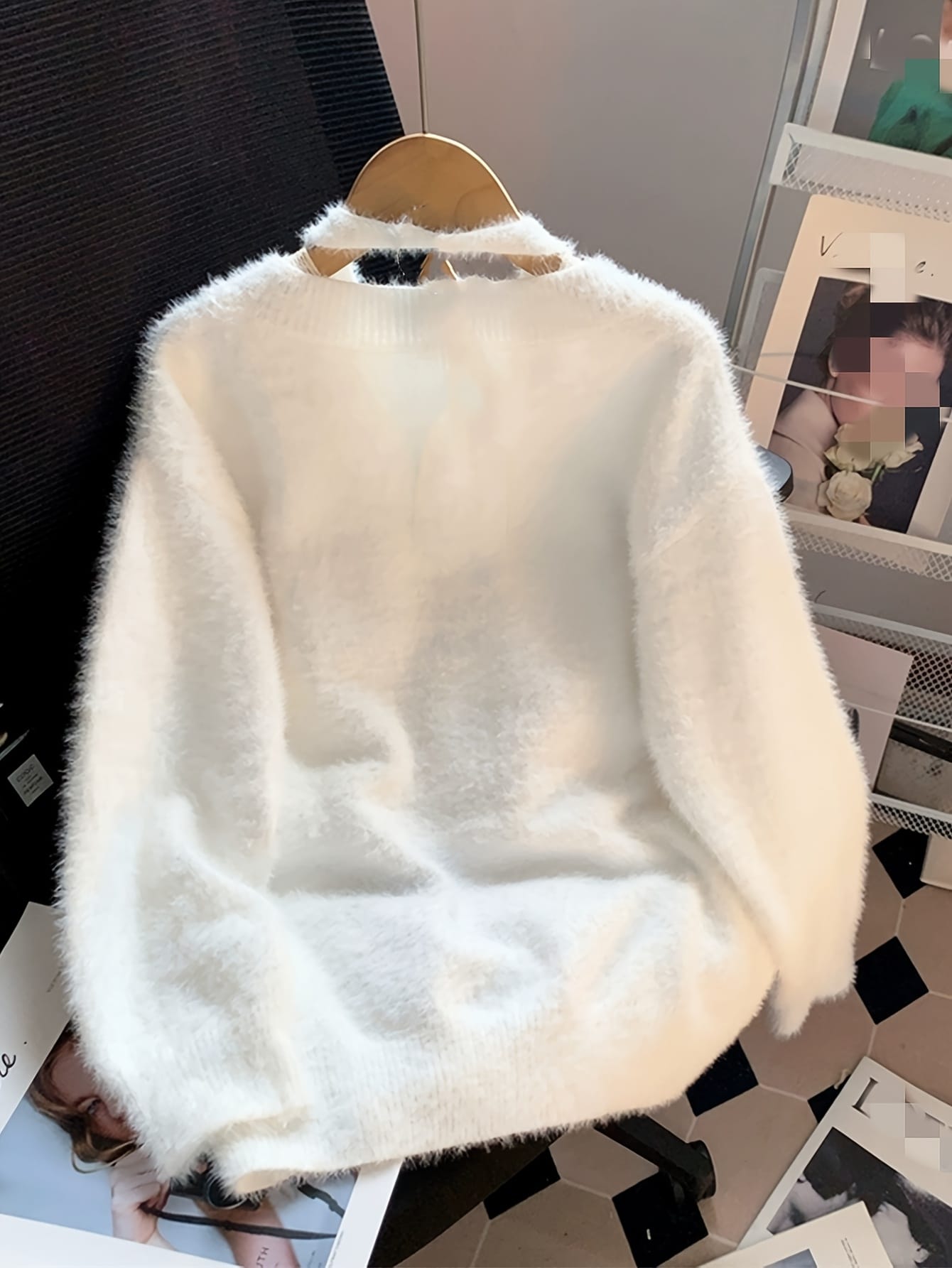【ふわふわ素材】ニット セーター レディース トップス Vネック シャギーニット フェザーニット ミンクタッチ もこもこ 柔らかい 暖か 厚手 長袖 ゆったり オーバーサイズ 体型カバー 着痩せ 細見え 大人可愛い きれいめ カジュアル オフィス 通勤 OL デート 秋 冬