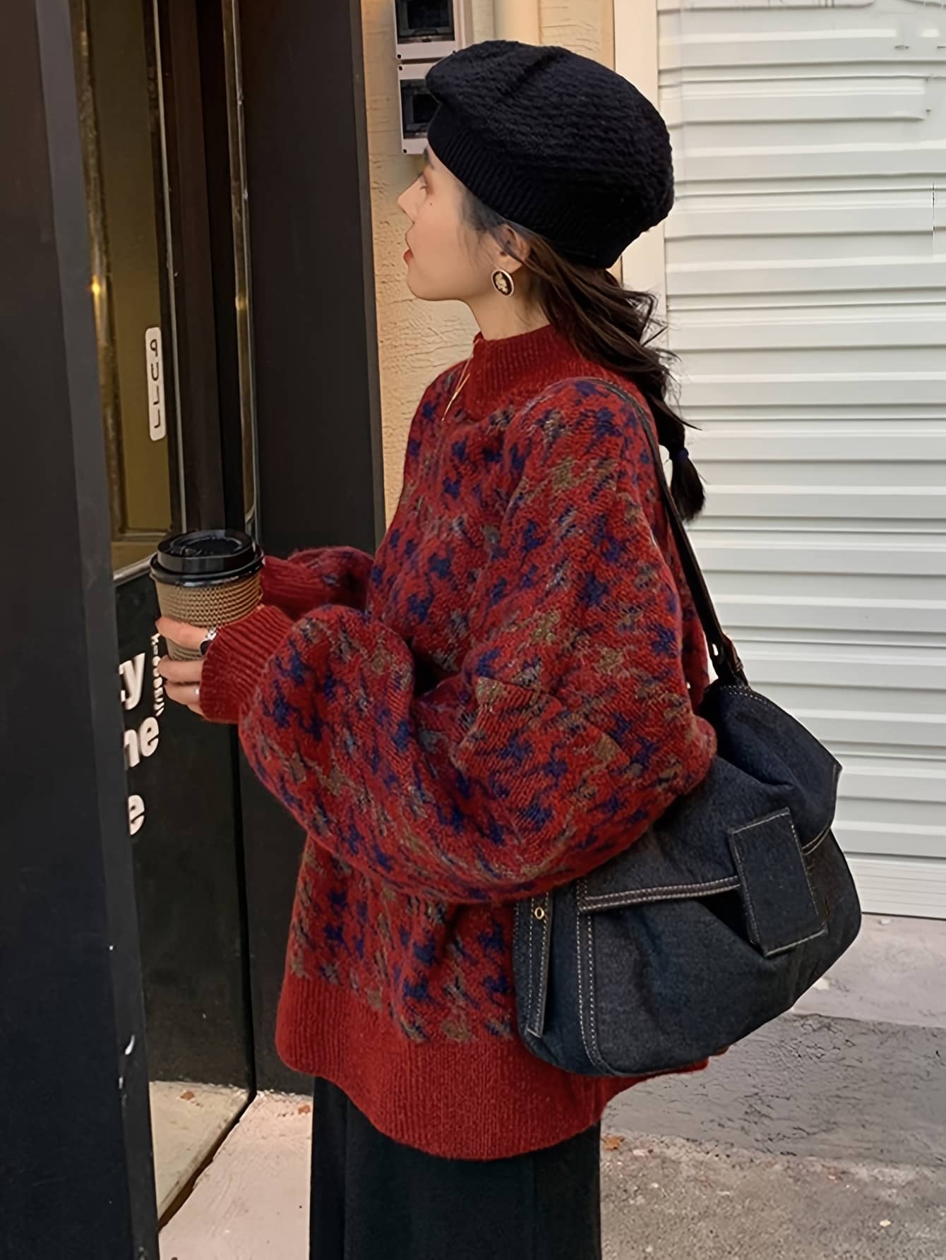【25%OFFクーポンあり】【レトロ可愛い】ニット セーター レディース 千鳥格子 ハイネック 長袖 厚手 チドリ柄 ジャガード 暖かい 体型カバー 二の腕カバー 着痩せ 細見え ゆったり 大きいサイズ ビッグシルエット オーバーサイズ きれいめ 通勤 クリスマス お正月 秋冬｜Yokos