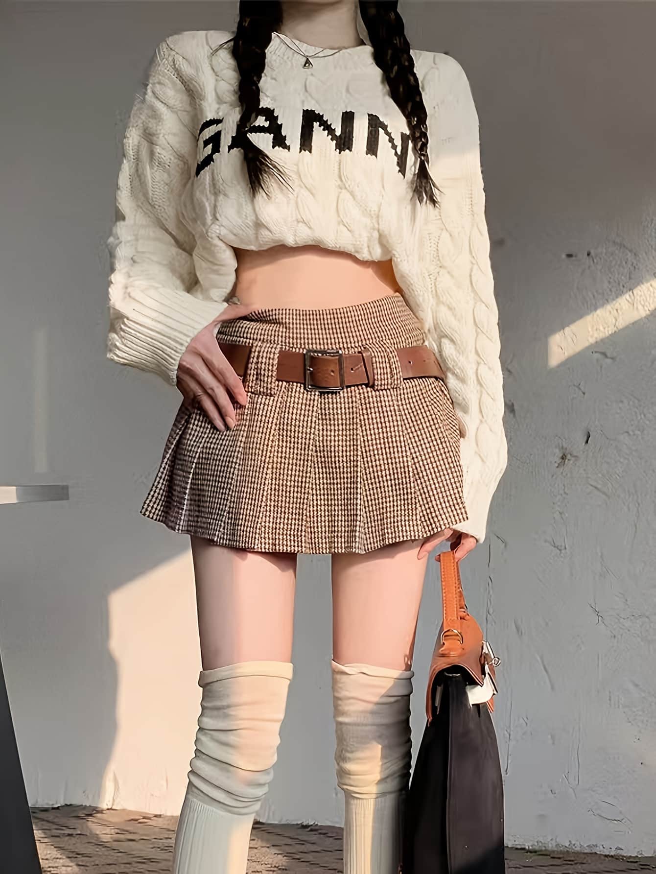 【25%OFFクーポンあり】ニット セーター レディース ショート丈 ケーブル編み ロゴ クロップド トップス 韓国 ファッション ストリート カジュアル 英字 プルオーバー 長袖 クルーネック 丸首 ざっくり 暖かい 柔らかい 洗える ウォッシャブル ゆったり 体型カバー 着痩せ｜Yokos 7,812円