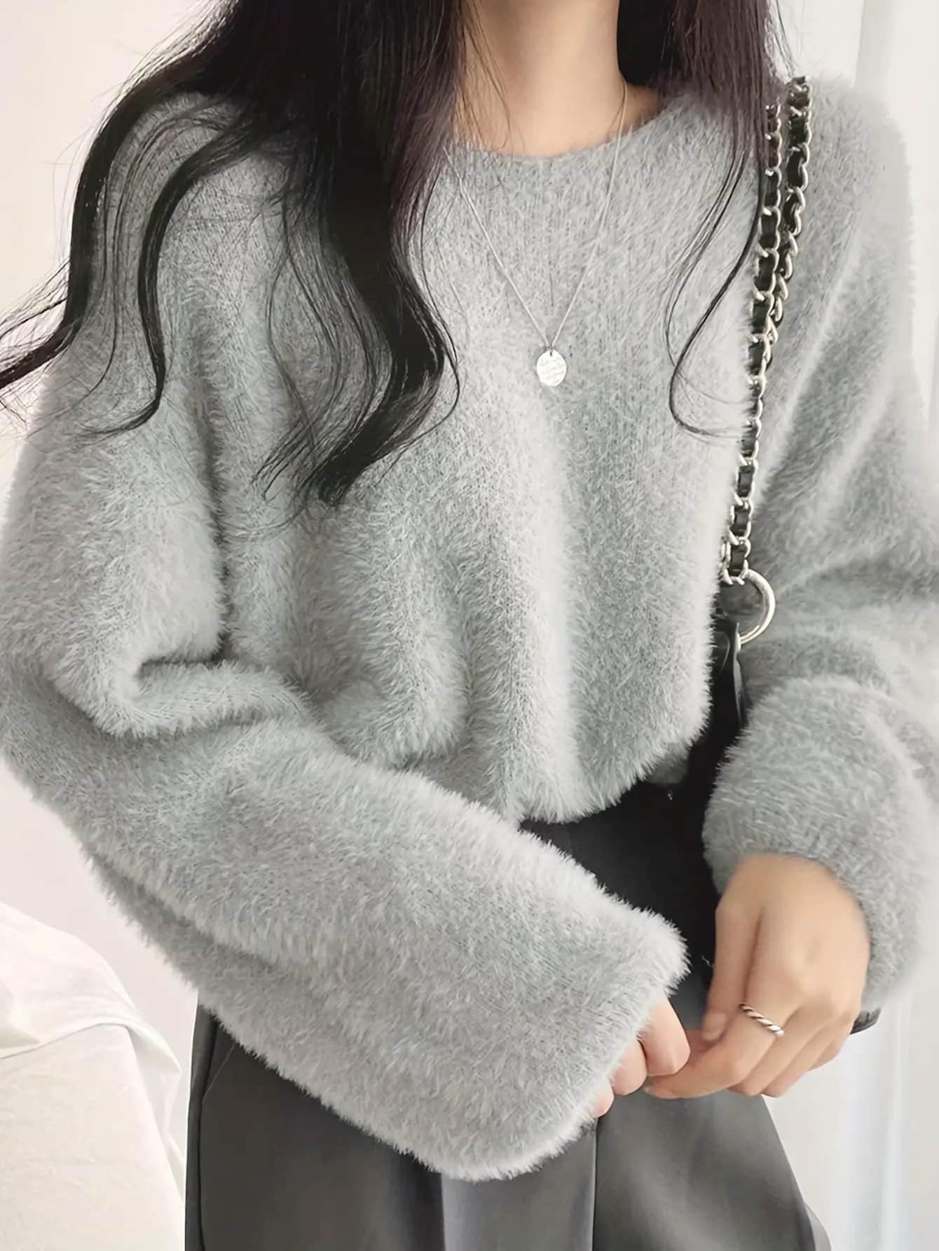 【ふわふわシャギー】シャギーニット セーター レディース トップス ニット クルーネック 丸首 長袖 ゆったり オーバーサイズ ビッグシルエット ドロップショルダー 体型カバー 二の腕カバー 着痩せ 細見え 暖かい きれいめ 大人可愛い カジュアル 無地