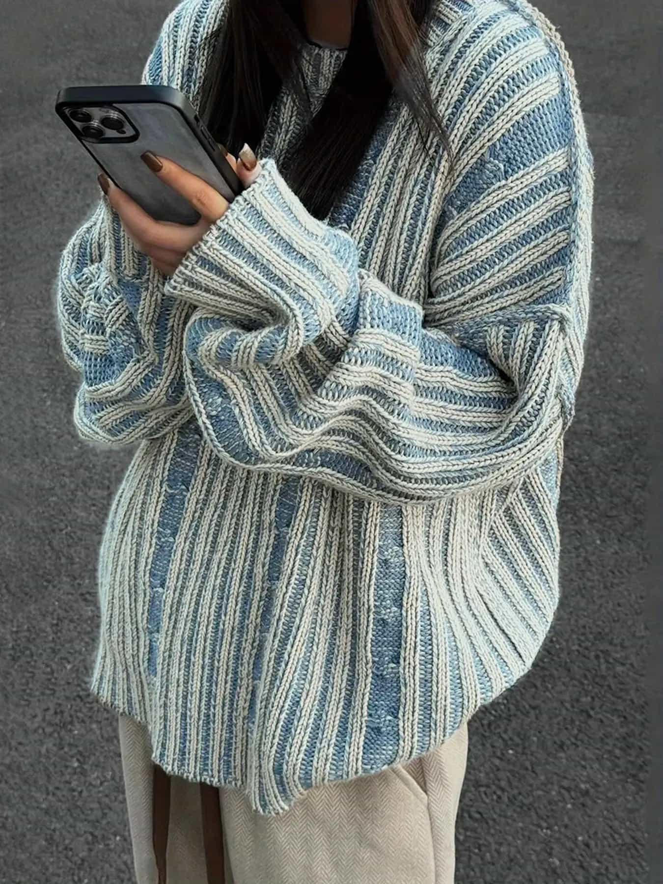 【レトロな配色】 ニット セーター レディース 秋冬 長袖 ストライプ 縦ライン プルオーバー ゆるニット トップス ざっくり編み ミックスカラー 厚手 クルーネック ドロップショルダー オーバーサイズ 体型カバー 二の腕カバー 着痩せ 華奢見え 暖かい 防寒 大人可愛い