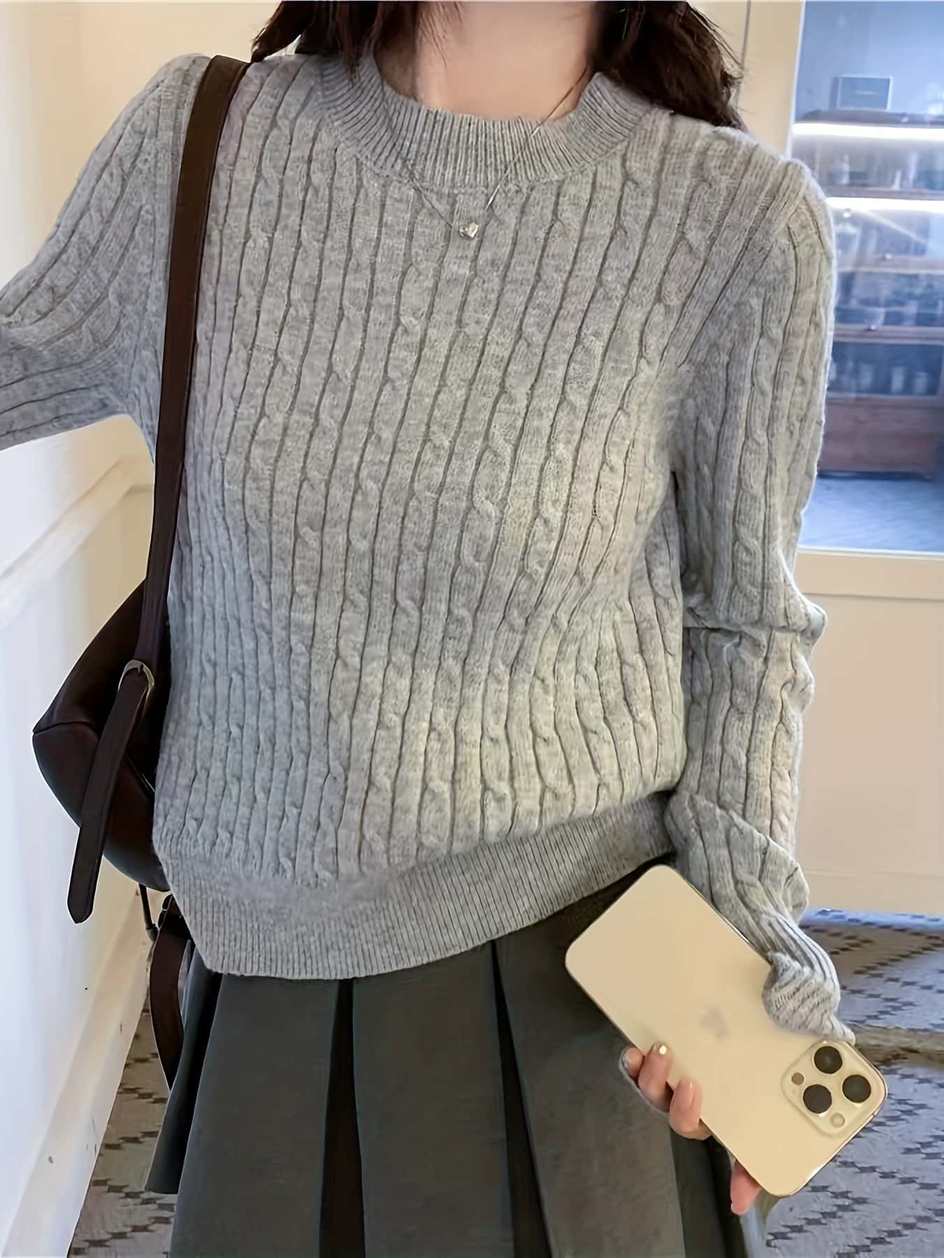 【カシミヤタッチ】 ケーブル編み ニット セーター レディース クルーネック 丸首 長袖 プルオーバー トップス ケーブルニット ざっくりニット カットソー 重ね着 伸縮性 柔らかい 暖かい チクチクしない 無地 体型カバー ゆったり 着痩せ 二の腕カバー 華奢見え