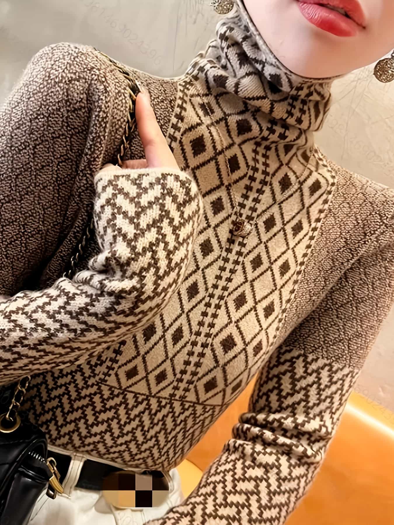 【レトロ幾何学柄】タートルネック ニット セーター レディース トップス ハイネック 長袖 総柄 ダイヤ柄 幾何学 プルオーバー インナー 伸縮性 ストレッチ 暖か 防寒 体型カバー 着痩せ 細見え 大人可愛い きれいめ フェミニン カジュアル オフィス 通勤 OL 20代 30代