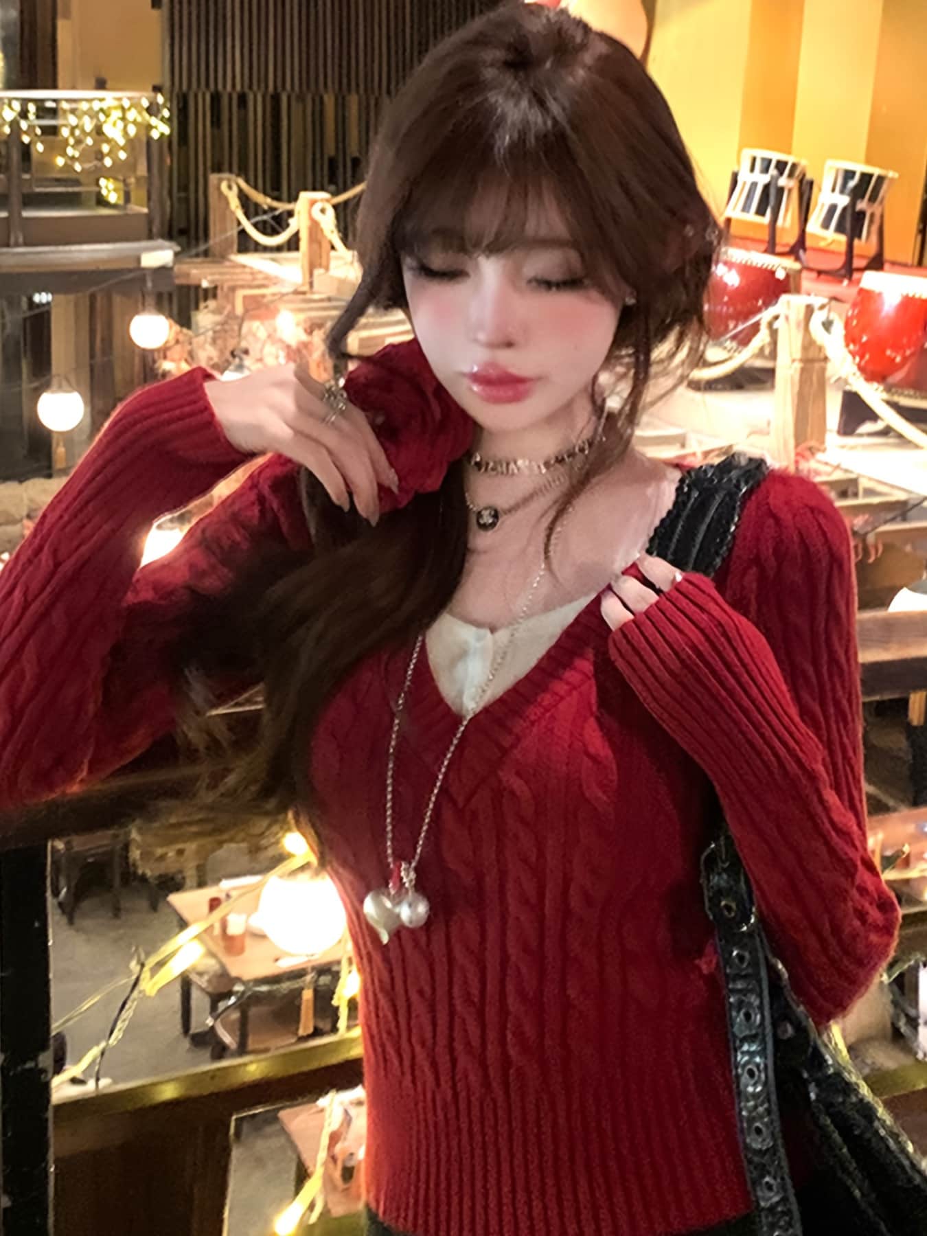 【クリスマスに】ニット セーター レディース 赤 ケーブル編み 重ね着風 フェイクレイヤード Vネック トップス プルオーバー 長袖 タイト スリム 着痩せ 細見え 異素材 切り替え 大人可愛い フェミニン セクシー ガーリー 韓国 ファッション 秋 冬 暖かい 防寒 伸縮性