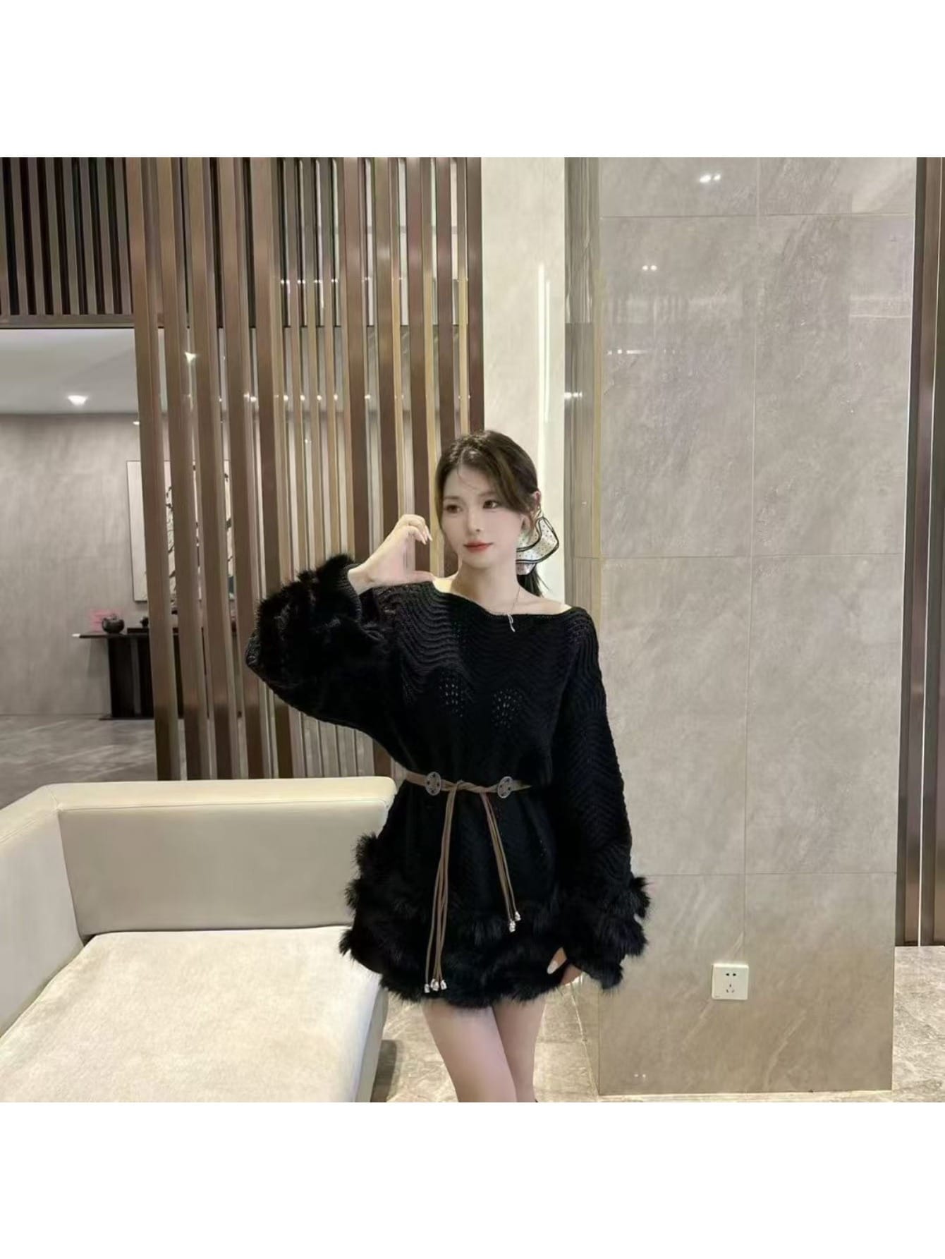 【華やかファー】ニット トップス レディース セーター チュニック 長袖 フェイクファー エコファー 切り替え 異素材 ボリューム袖 ベルト付き ウエストマーク くびれ 体型カバー 着痩せ 二の腕カバー 華奢見え ボートネック もこもこ ふわふわ デート 女子会 お呼ばれ