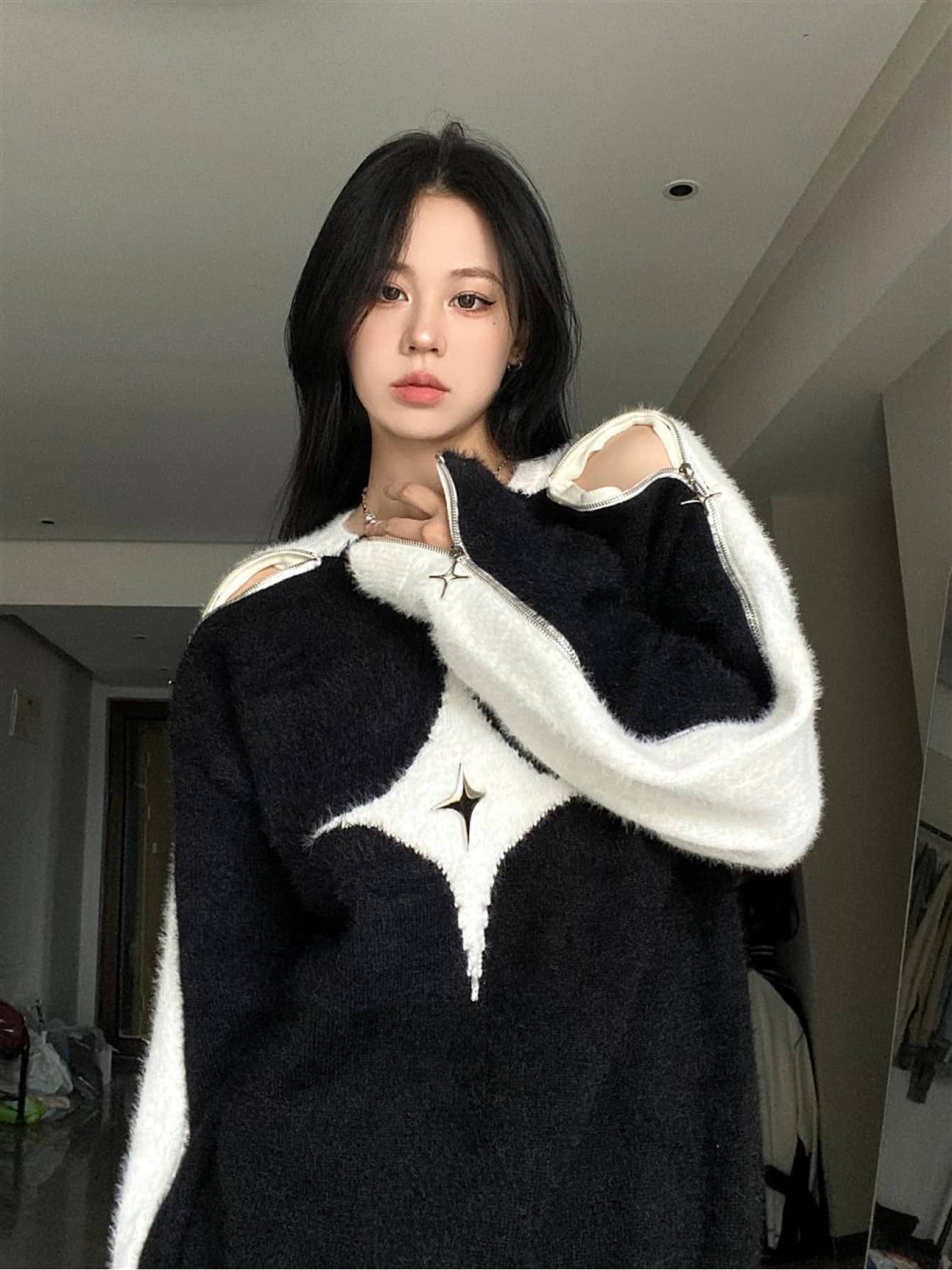 【肩出しジップ】ニット セーター レディース 星柄 スター モヘアタッチ シャギーニット トップス 肩あき オープンショルダー ファスナー ジップアップ バイカラー 配色 切り替え ビッグシルエット オーバーサイズ ゆったり 韓国ファッション ストリート 地雷系｜Yokos