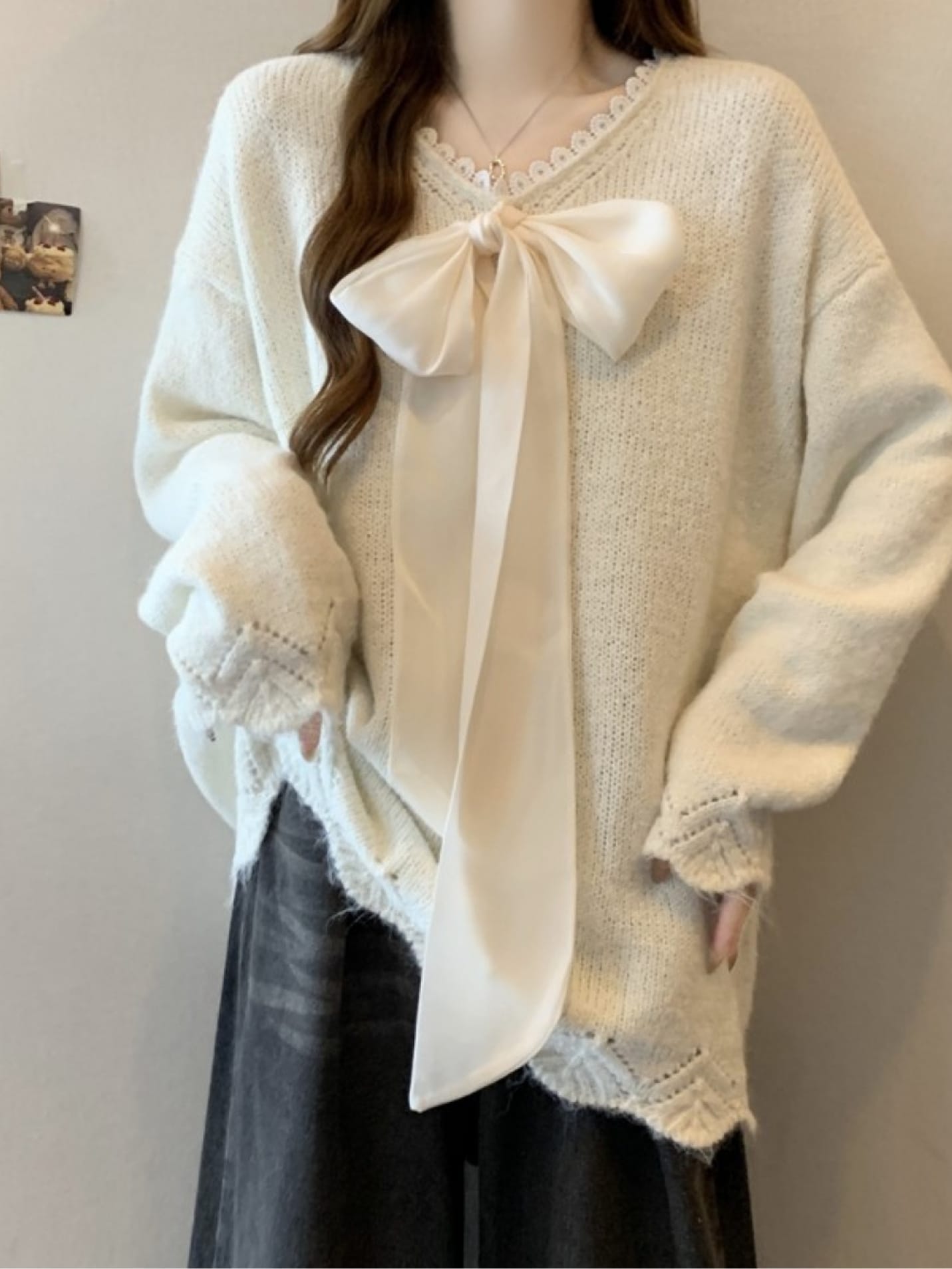 【ビッグリボン】ニット セーター レディース 長袖 Vネック レース 透かし編み フリル チュニック ゆったり 体型カバー 着痩せ 華奢見え オーバーサイズ 大人可愛い フェミニン 韓国ファッション 春 秋 冬 暖かい きれいめ オフィス デート アイボリー 白 20代 30代