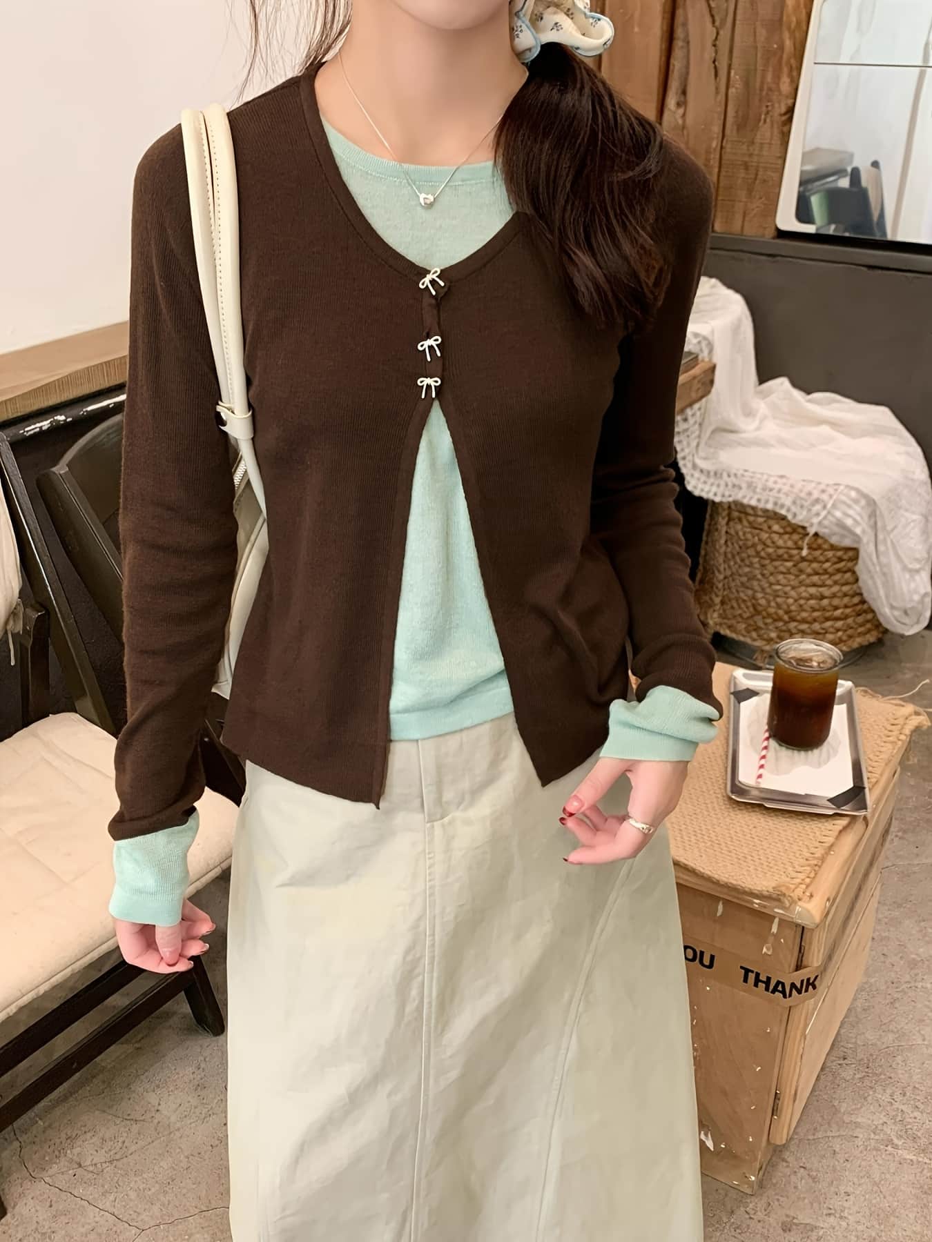 【レイヤード風】 ニット セーター レディース トップス フェイクレイヤード 重ね着風 バイカラー 配色 Vネック クルーネック リボン 長袖 プルオーバー 伸縮性 着痩せ 華奢見え 体型カバー 細見え 柔らかい 春 秋 冬 オフィス 通勤 OL デート 大人可愛い きれいめ