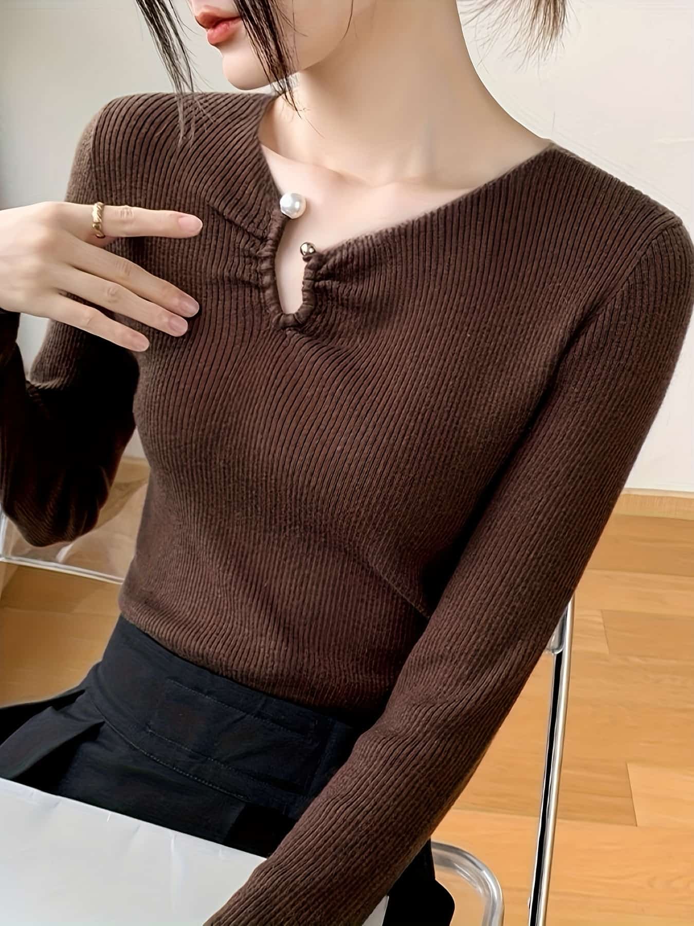【一粒パール】ニット レディース リブニット セーター 長袖 Vネック キーネック トップス タイト スリム フィット 着痩せ 細見え 華奢見え 伸縮性 ストレッチ 無地 きれいめ 大人可愛い オフィス 通勤 OL インナー 秋 冬 春 プルオーバー デザイン カットソー|Yokos