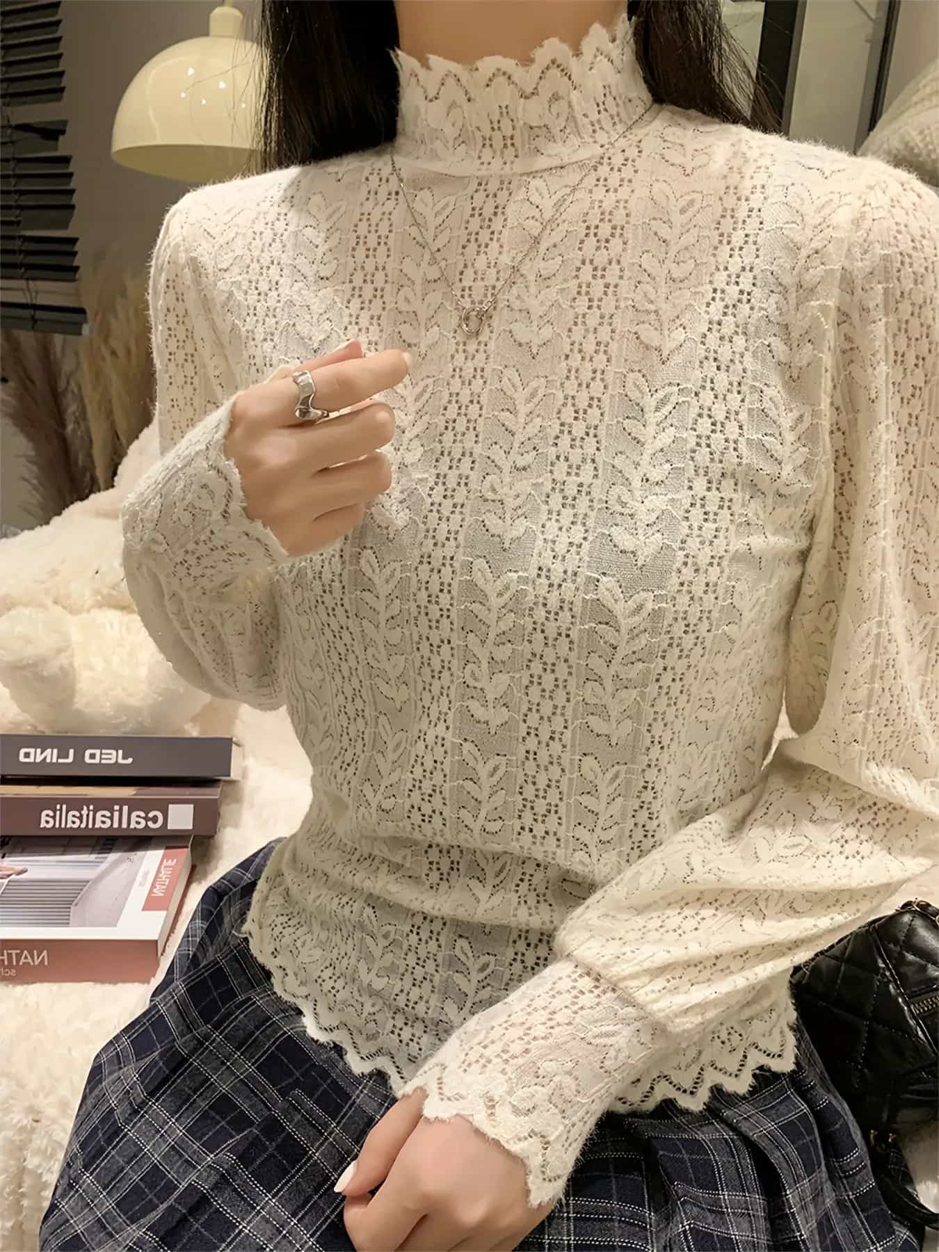 【大人可愛い】 レース ブラウス レディース 長袖 トップス ハイネック タートルネック シアー 透け感 総レース インナー 重ね着 レイヤード 花柄 ジャガード メロウ きれいめ フェミニン 韓国ファッション タイト スリム 着痩せ 細見え 体型カバー 二の腕カバー｜Yokos 8,207円