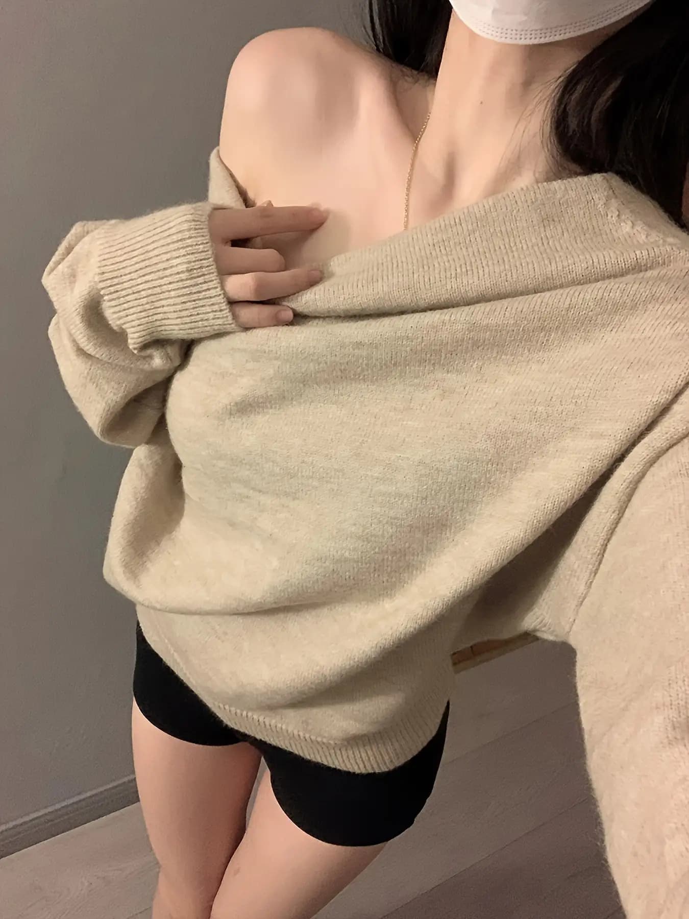 【肩出し×ゆるシルエット】ニット セーター レディース オフショルダー ワンショルダー トップス 長袖 ゆるニット カットソー プルオーバー チュニック オーバーサイズ ビッグシルエット ゆったり 体型カバー 二の腕カバー 着痩せ 細見え 華奢見え 鎖骨見え きれいめ|Yokos