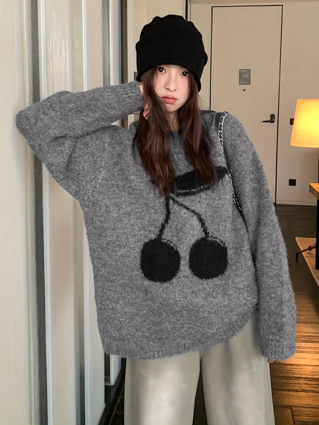 【チェリー柄】 ニット セーター レディース さくらんぼ ジャガード プルオーバー トップス 長袖 クルーネック 丸首 ゆったり ビッグシルエット オーバーサイズ ふわふわ シャギー モヘア風 暖か 防寒 厚手 体型カバー 二の腕カバー 華奢見え 韓国風 レトロ 大人可愛い｜Yokos