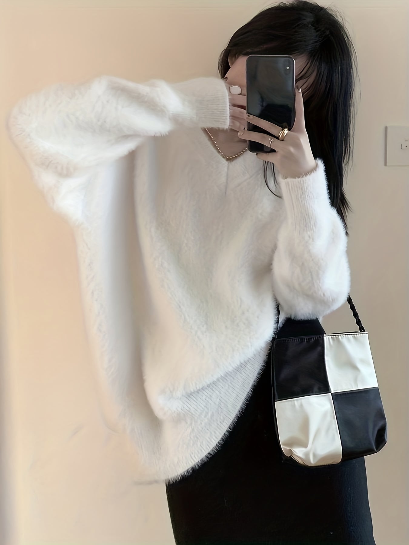 【柔らかミンクタッチ】 ニット セーター レディース Vネック シャギーニット トップス 長袖 ふわふわ もこもこ ゆったり オーバーサイズ 体型カバー 着痩せ 華奢見え 抜け感 韓国ファッション 大人可愛い きれいめ カジュアル デート 通勤 秋冬 秋服 冬服 厚手 暖かい