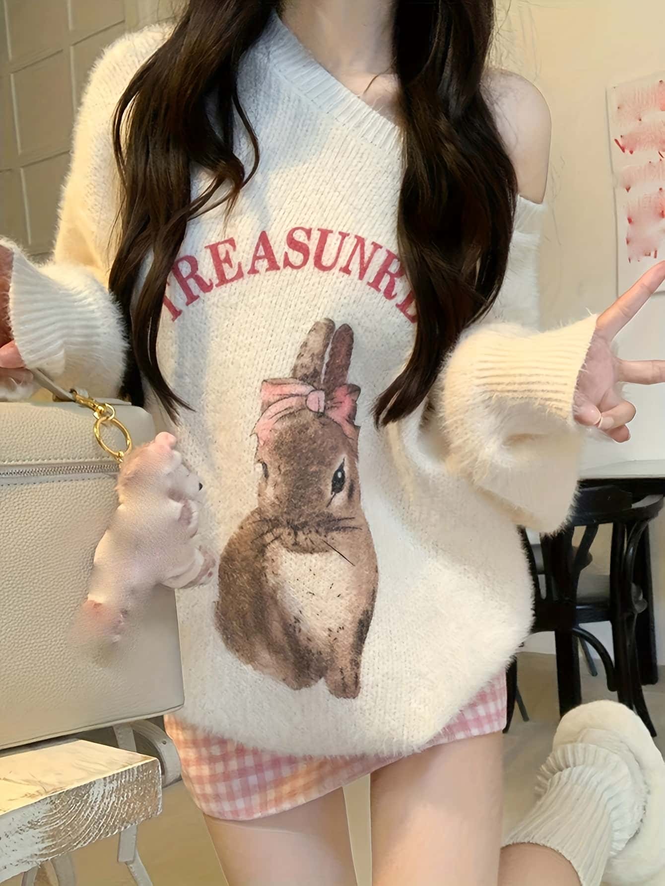 【大人可愛い】 シャギーニット セーター レディース ウサギ アニマル ロゴ ワンショルダー もこもこ ふわふわ ニット トップス 長袖 プルオーバー ゆるニット 厚手 秋冬 オーバーサイズ ゆったり チュニック 体型カバー 着痩せ 華奢見え 韓国ファッション レトロ