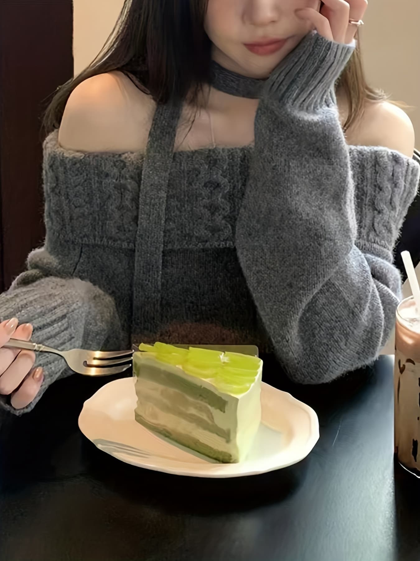 ニット セーター レディース オフショルダー 肩出し チョーカー風 ケーブル編み トップス 長袖 ゆるニット プルオーバー ケーブルニット 肩あき 鎖骨見え 肌見せ 体型カバー 着痩せ 華奢見え 二の腕カバー 大人可愛い きれいめ カジュアル 韓国ファッション 秋 冬 秋冬