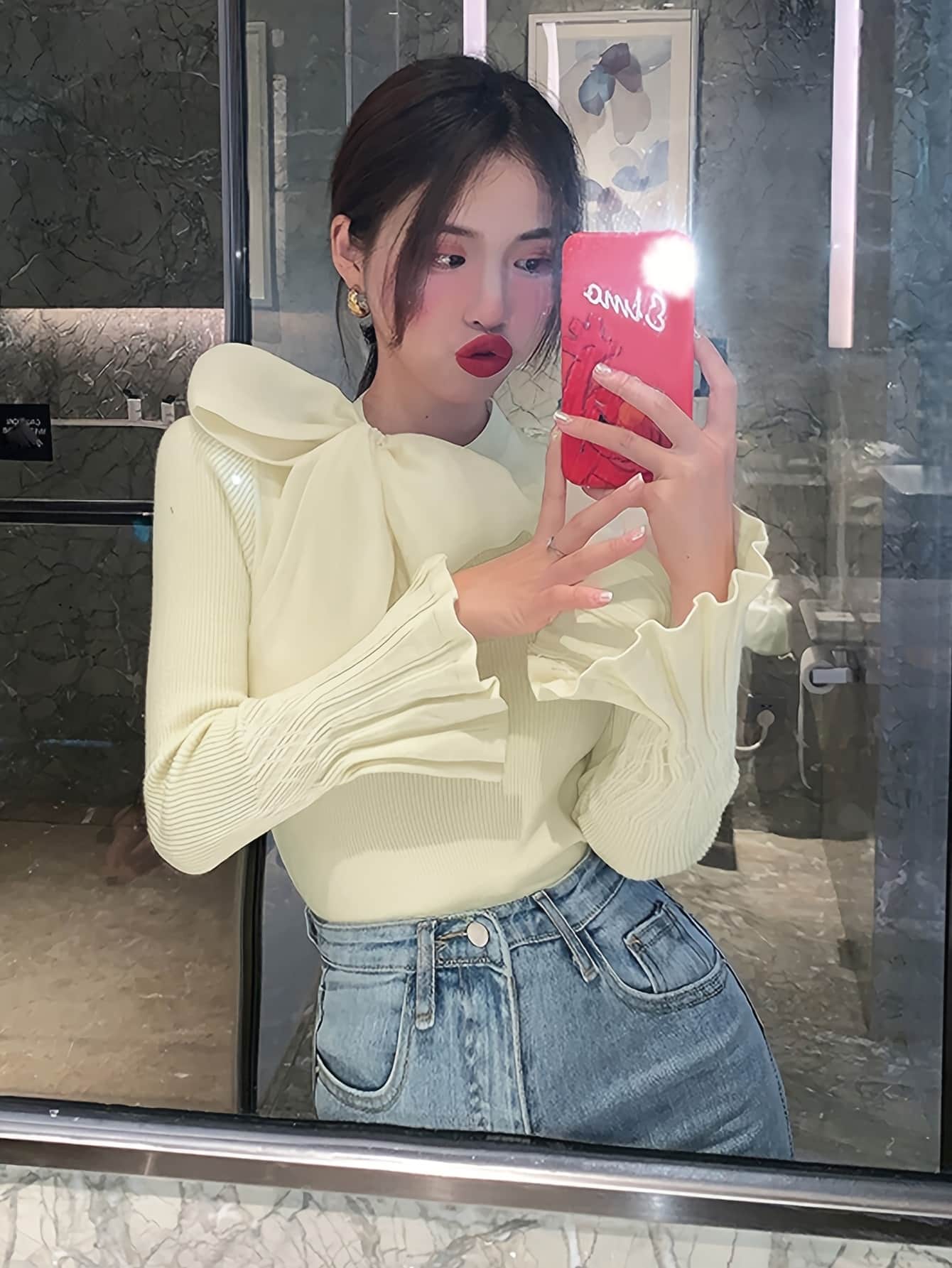 【25%OFFクーポンあり】【大人可愛い】ニット レディース トップス リブニット 長袖 ベルスリーブ ショルダーリボン ビッグリボン デザイントップス 韓国 きれいめ フェミニン 華やか 体型カバー 二の腕カバー 着痩せ 細見え 伸縮性 デート お呼ばれ 通勤 春 秋 冬