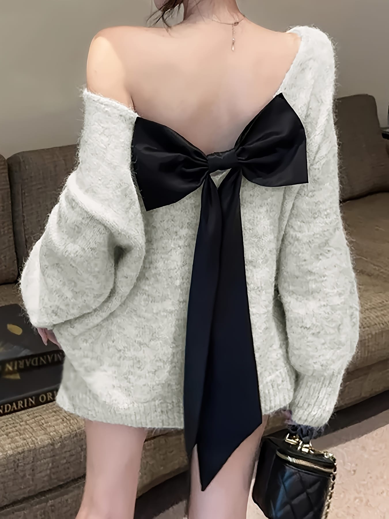【25%OFFクーポンあり】【バックリボン】 オフショルダー ニット セーター レディース 肩出し バックシャン ビッグリボン チュニック 長袖 シャギー もこもこ 体型カバー 二の腕カバー 華奢見え 着痩せ 洗える フェミニン 綺麗め パーティー 結婚式 デート 女子会 秋冬 白