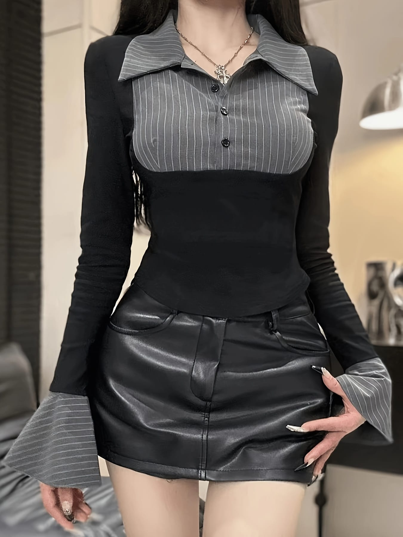 【レイヤード風】 ポロシャツ ストライプ シャツ ブラウス レディース 長袖 襟付き トップス カットソー ベルスリーブ 異素材 切替 偽二枚 ギャル服 地雷系 韓国 ファッション y2k 辛口 タイト スリム フィット 着痩せ 細見え セクシー 盛れる きれいめ 大人可愛い