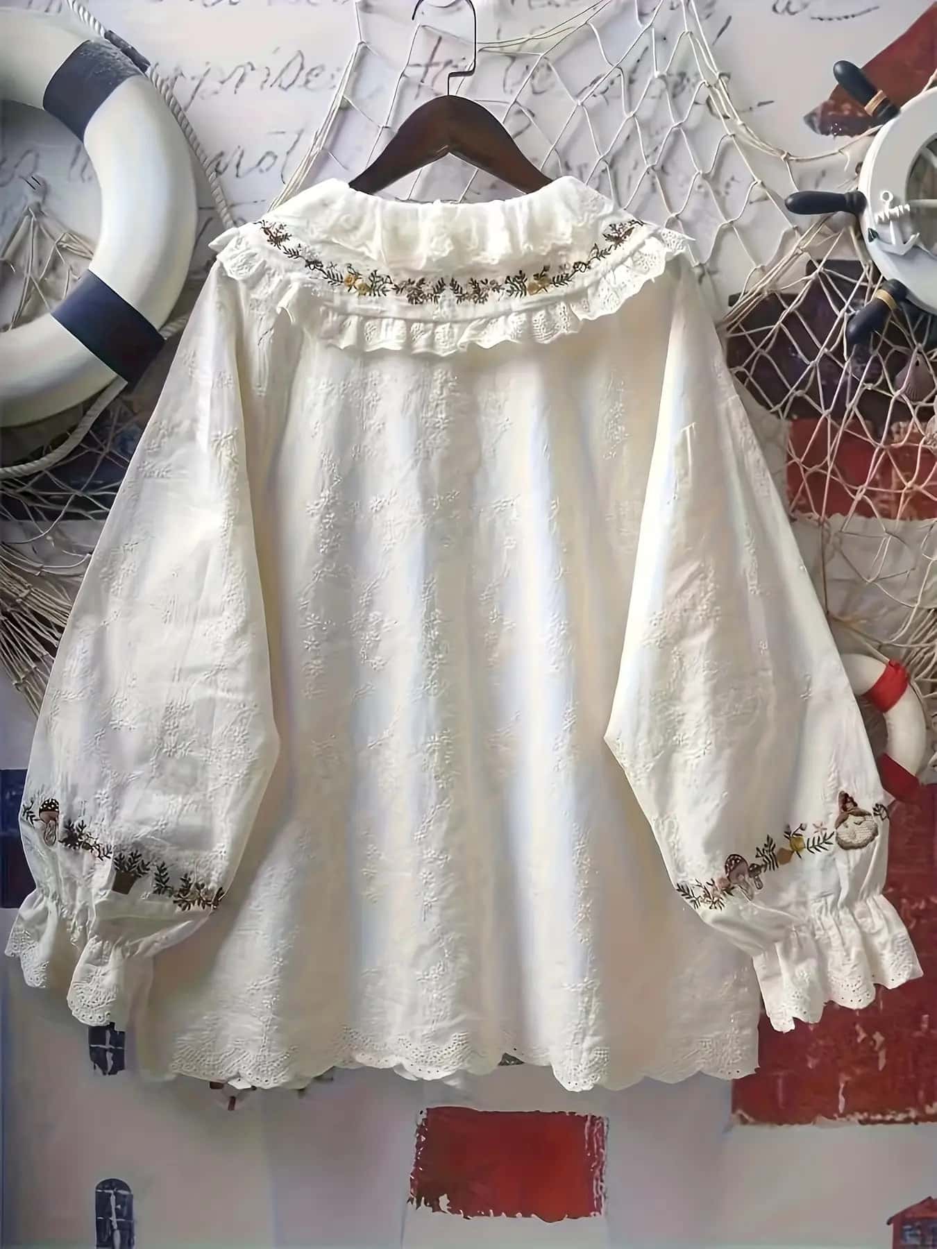 【森ガール風】ブラウス レディース 長袖 フリル襟 刺繍 花柄 レース トップス シャツ ボリューム袖 ぽわん袖 大人可愛い きれいめ スカラップ キャンディスリーブ ゆったり 体型カバー 二の腕カバー 着痩せ カジュアル レトロ クラシック 春 夏 秋 冬 コットン風