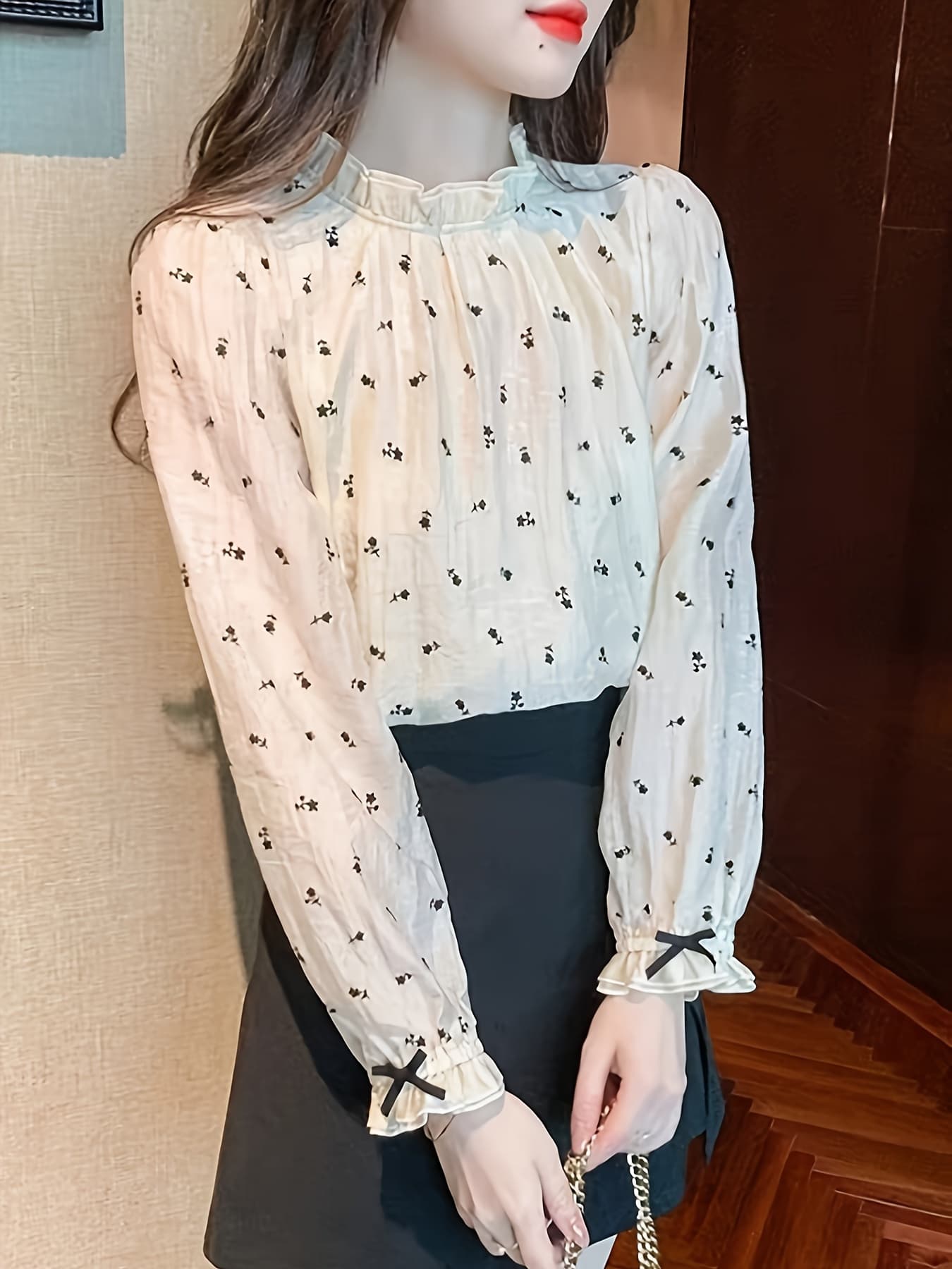 【フリルネック】 ブラウス レディース 長袖 花柄 シャツ ハイネック トップス 総柄 小花柄 袖リボン キャンディースリーブ シフォン 透け感 シアー シワ加工 シャーリング 立ち襟 メロー 襟付き プルオーバー インナー オフィス 通勤 OL フェミニン 大人可愛い