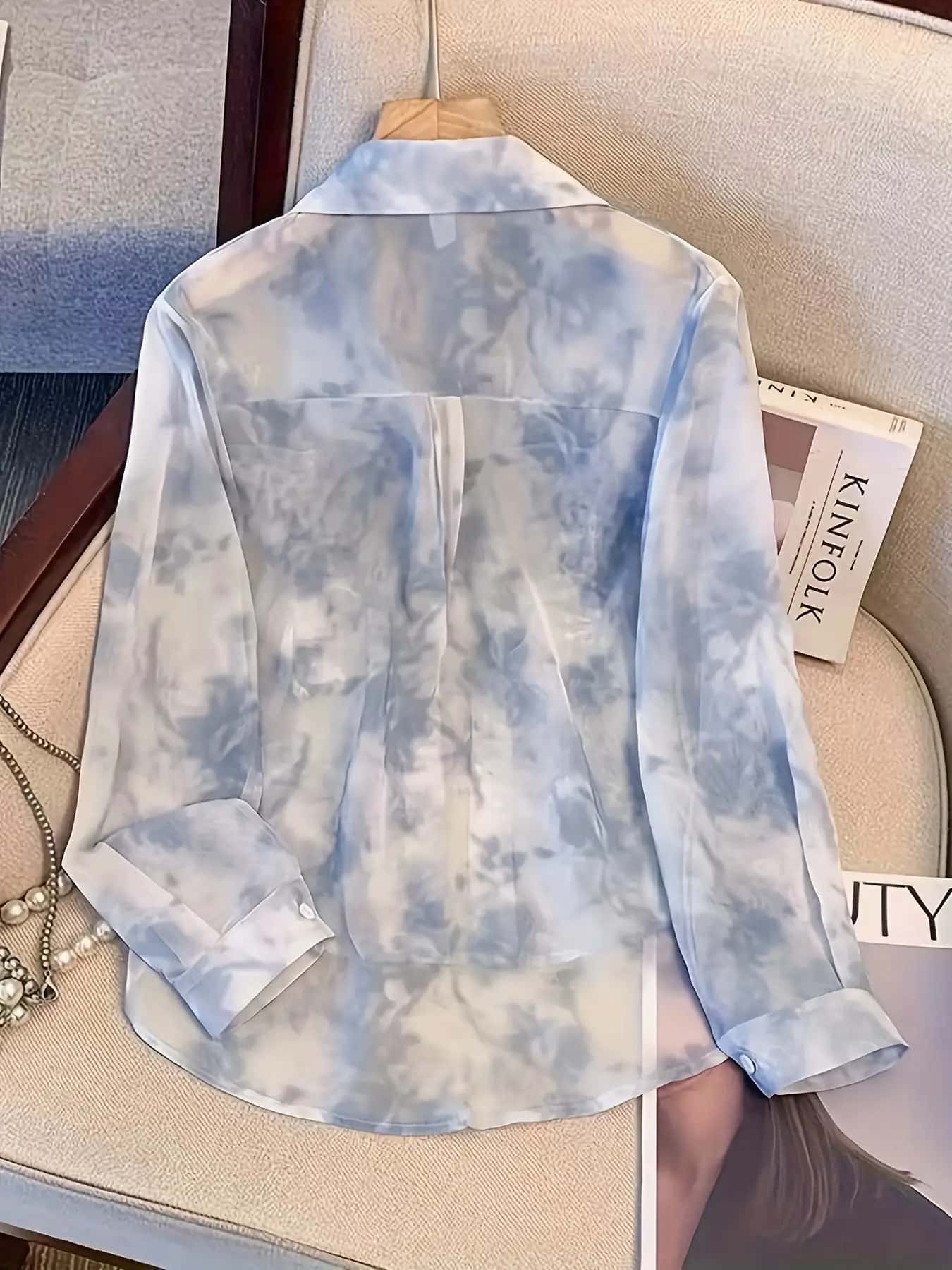 【大人の透け感】タイダイ柄 シアーシャツ レディース ブラウス 長袖 シフォン 絞り染め 羽織り トップス 前開き ボタン 襟付き ニュアンス ゆったり オーバーサイズ 体型カバー 二の腕カバー 着痩せ 細見え 涼しい 軽い 日焼け防止 冷房対策 紫外線対策 春 夏 秋