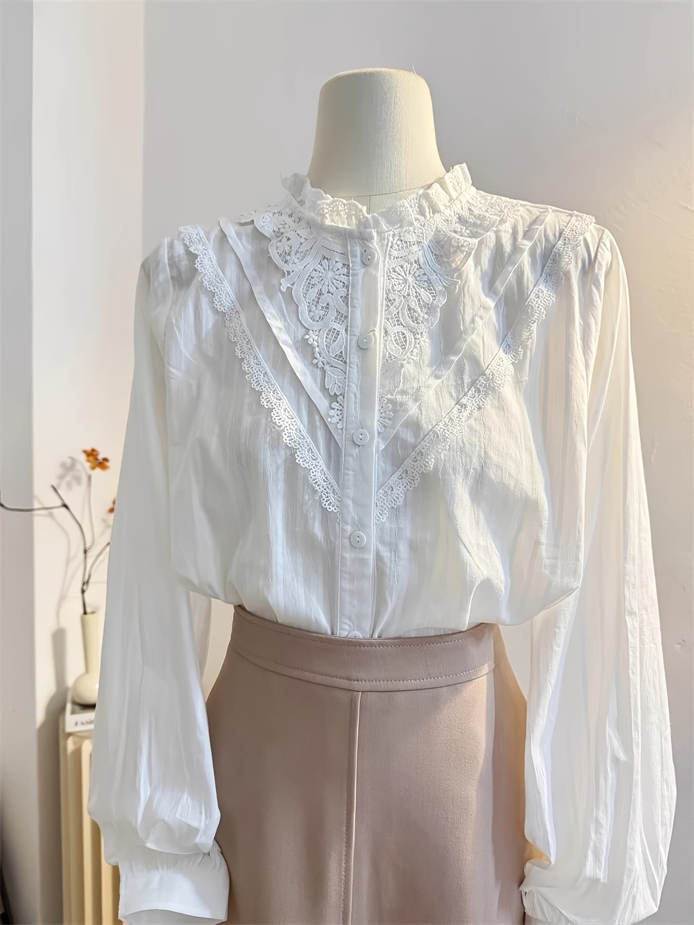 【フリルネック】ブラウス レディース レース シャツ トップス 長袖 スタンドカラー 立ち襟 立ち衿 刺繍 シアー ぽわん袖 ボリューム袖 インナー 重ね着 きれいめ 大人可愛い クラシカル アンティーク風 通勤 オフィス OL フォーマル 結婚式 二次会 入学式 卒業式