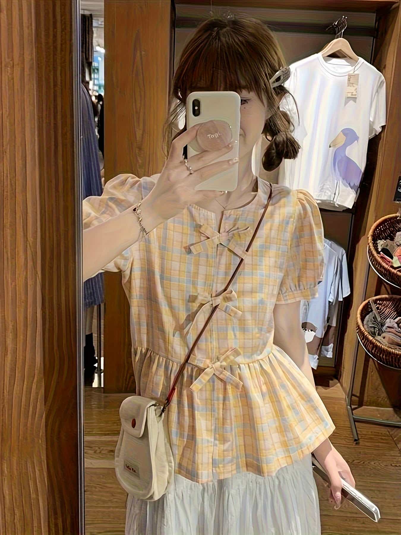 【大人可愛い】ブラウス レディース 半袖 チェック柄 リボン ペプラム トップス シャツ チュニック ボリューム袖 ギャザー 体型カバー 着痩せ 細見え 二の腕カバー 格子柄 丸襟 イエロー ブルー 春 夏 薄手 涼しい 通勤 オフィス デート 女子会 カジュアル きれいめ