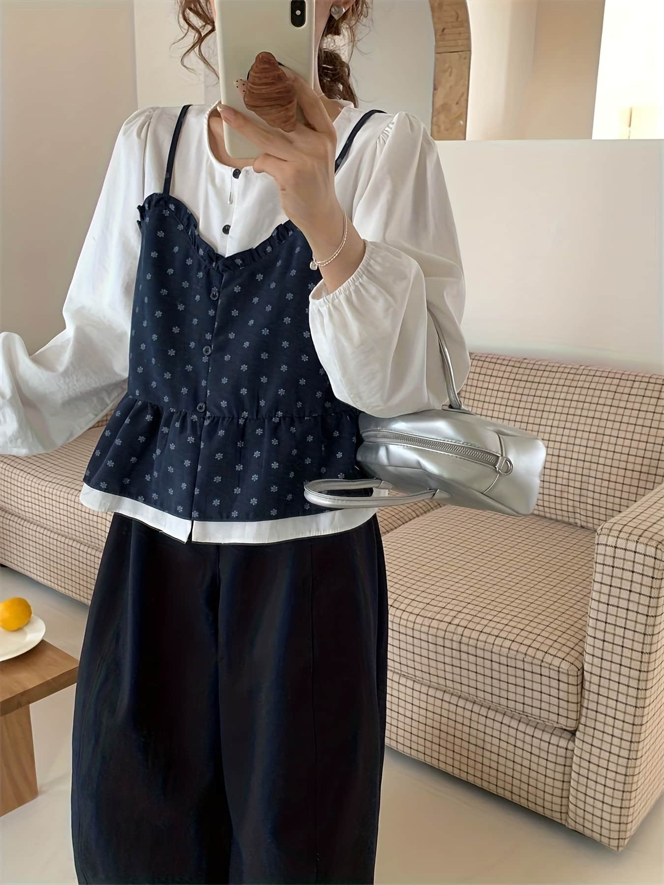 【1枚で旬顔】ブラウス シャツ レディース 重ね着風 ドッキング トップス ビスチェ風 小花柄 ぺプラム 長袖 体型カバー 着痩せ 二の腕カバー 細見え 楽ちん ゆったり 大人可愛い きれいめ カジュアル オフィス 通勤 OL デート 韓国ファッション 30代 40代 ママコーデ｜Yokos