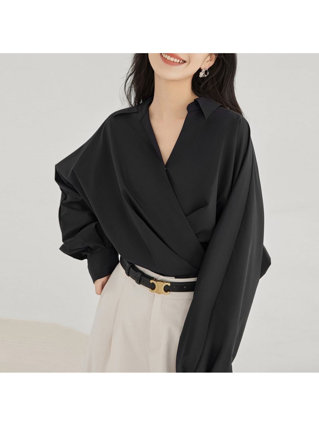 【カシュクール】 ブラウス レディース 長袖 シャツ トップス Vネック 襟付き とろみシャツ シャツブラウス 抜き襟 ボリューム袖 バルーン袖 体型カバー 着痩せ 細見え 二の腕カバー オフィス 通勤 OL オフィスカジュアル きれいめ 大人可愛い お洒落 春 秋 冬 無地 黒|Yokos