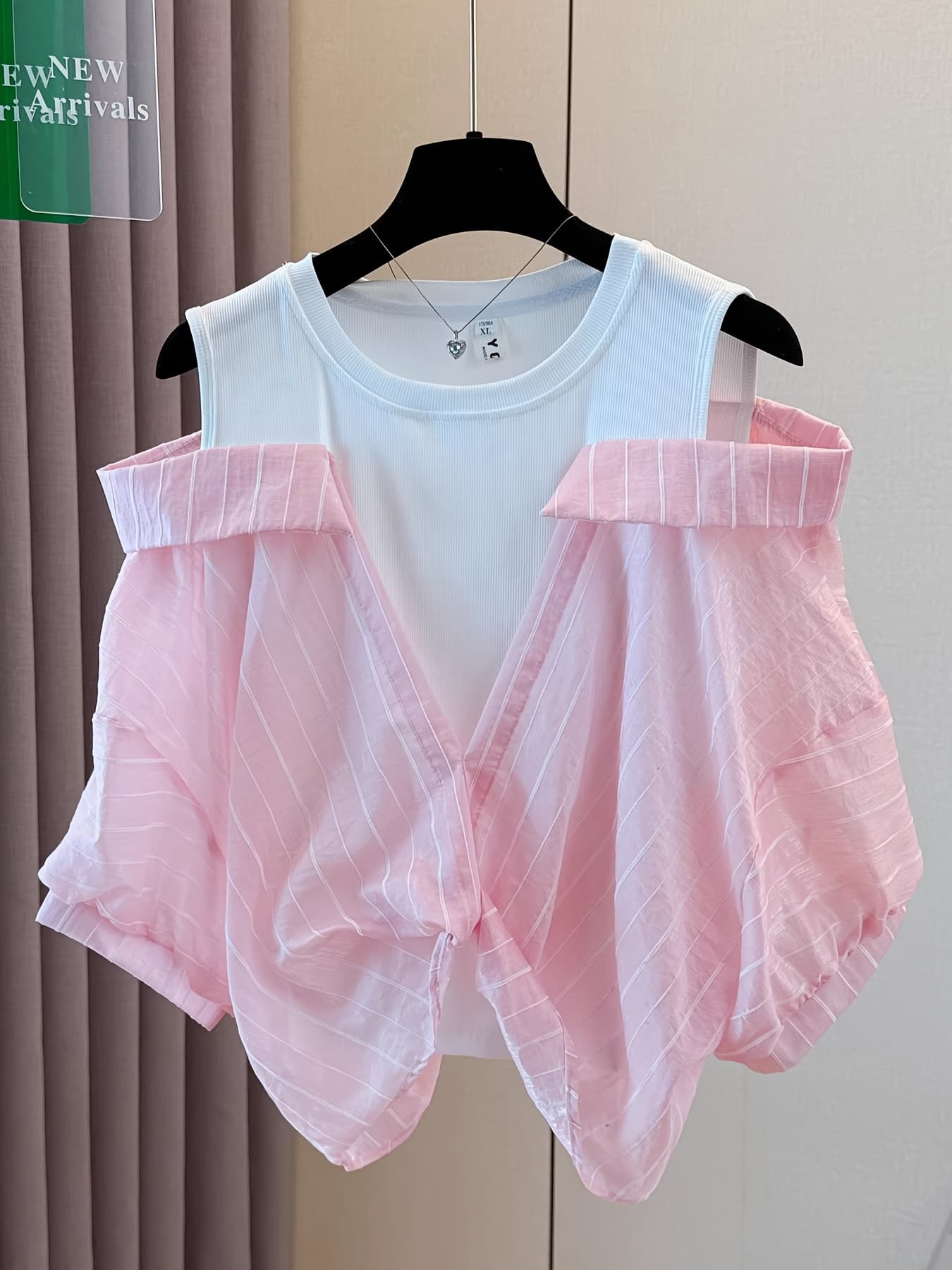 【肩出し×レイヤード】 ブラウス レディース 半袖 夏 オフショルダー ストライプ シャツ 重ね着風 トップス カットソー リブ 切り替え デザイン 抜き襟 肌見せ ゆったり 体型カバー 二の腕カバー 着痩せ 細見え 大人可愛い きれいめ カジュアル フェミニン お出かけ