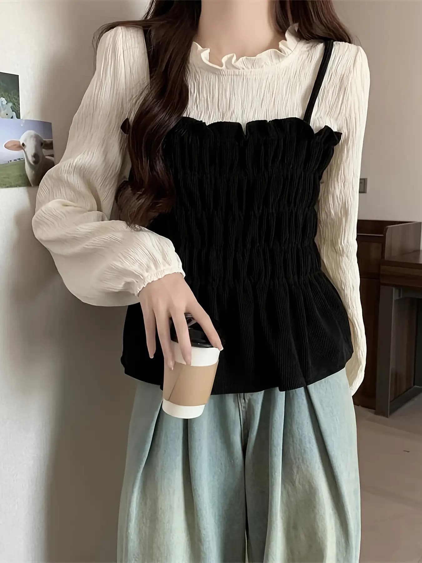 ブラウス レディース 長袖 レイヤード風 ドッキング トップス 重ね着風 フェイクレイヤード シャツ チュニック シャーリング ギャザー フリル襟 メロー 立ち襟 ぽわん袖 ボリューム袖 異素材 ビスチェ風 切り替え モノトーン バイカラー 体型カバー 着痩せ 細見え