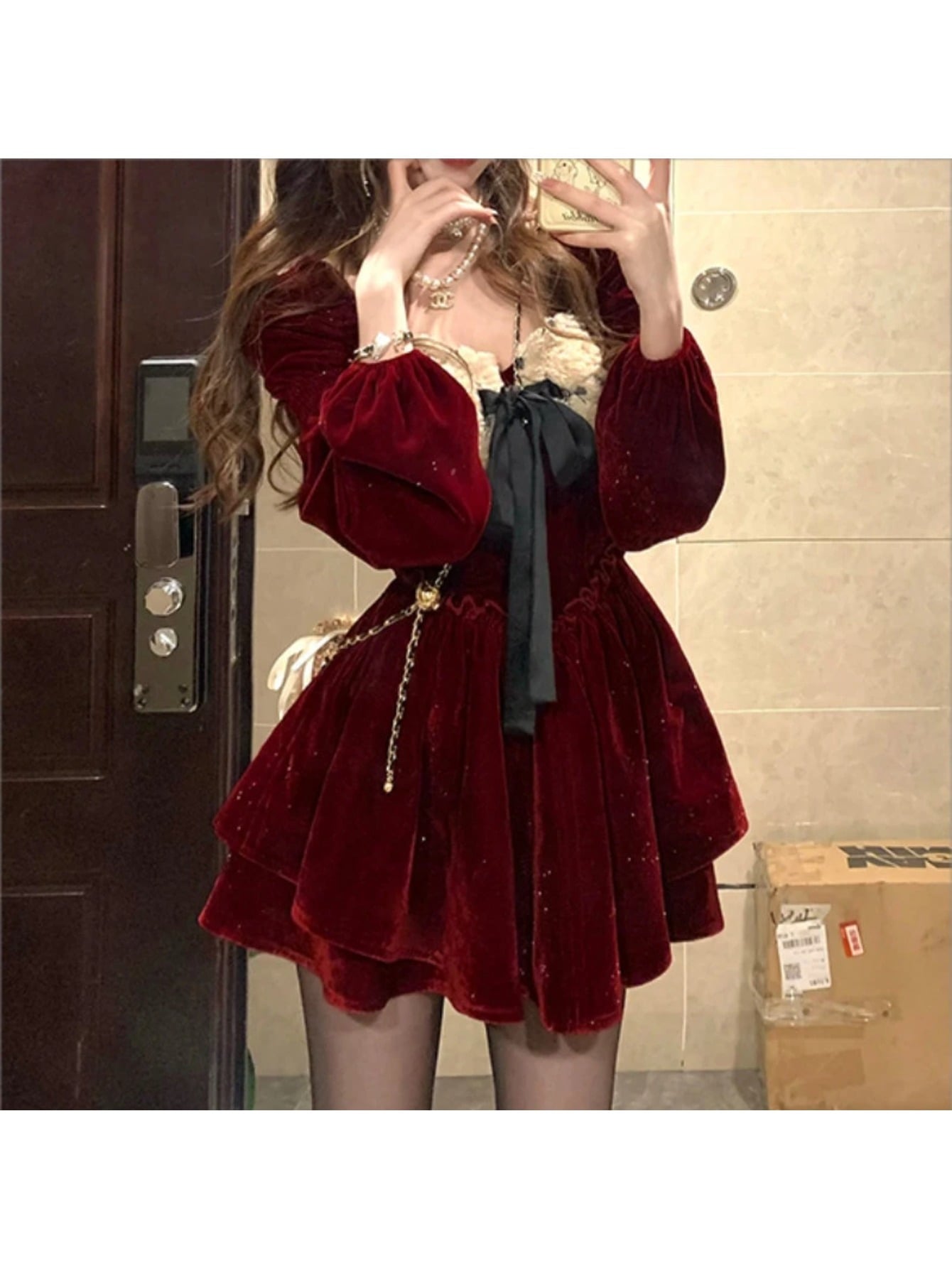 ベロア ワンピース 長袖 ラメ キラキラ レディース ワインレッド ボルドー リボン フリル Aライン ミニワンピ ティアード 2段 ボリューム袖 スクエアネック お嬢様 フレンチガーリー 地雷系 量産型 姫系 パーティードレス 結婚式 二次会 お呼ばれ 謝恩会 クリスマス｜Yokos 8,904円
